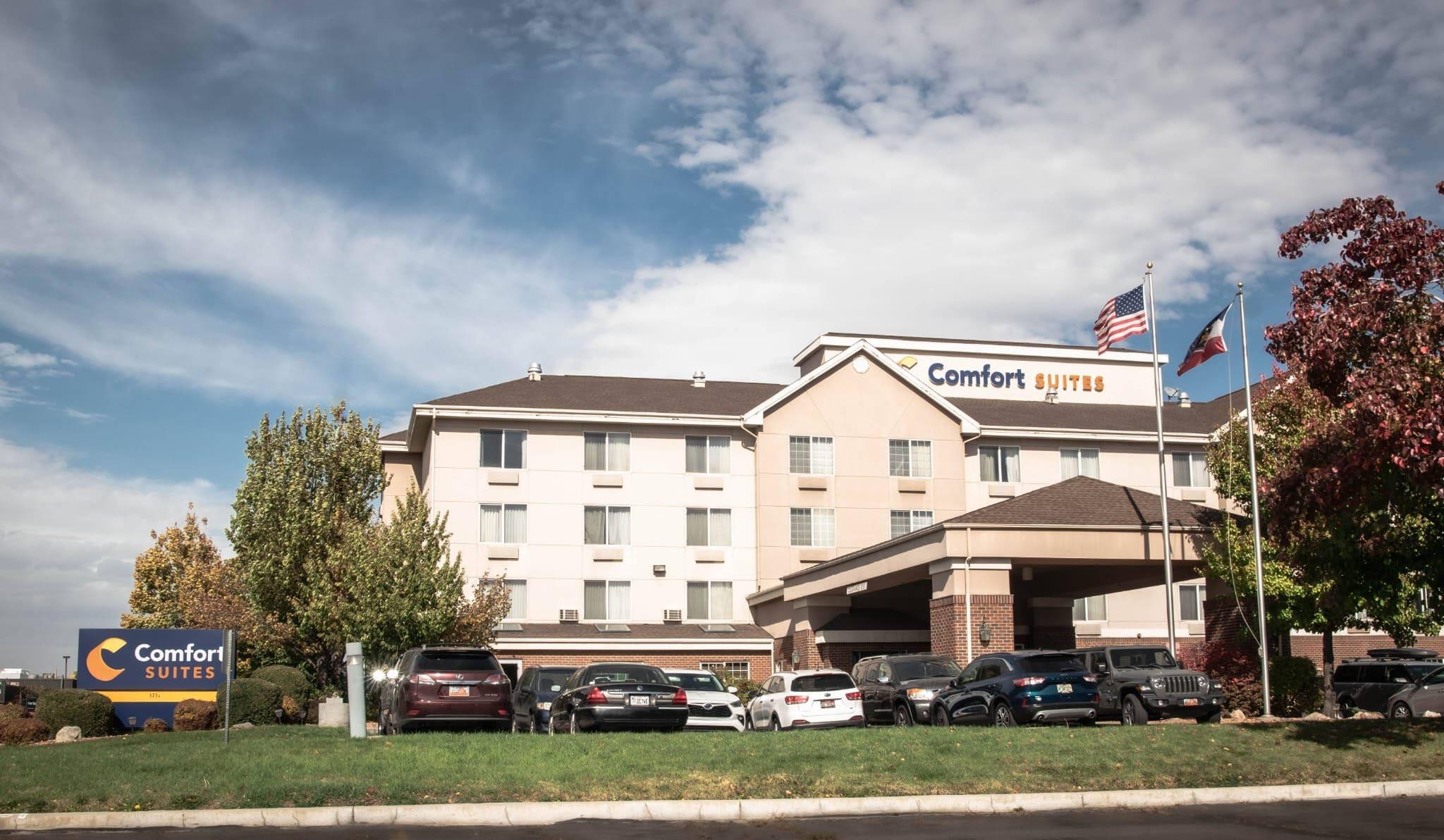 Hotel exterior | Comfort Suites Airport