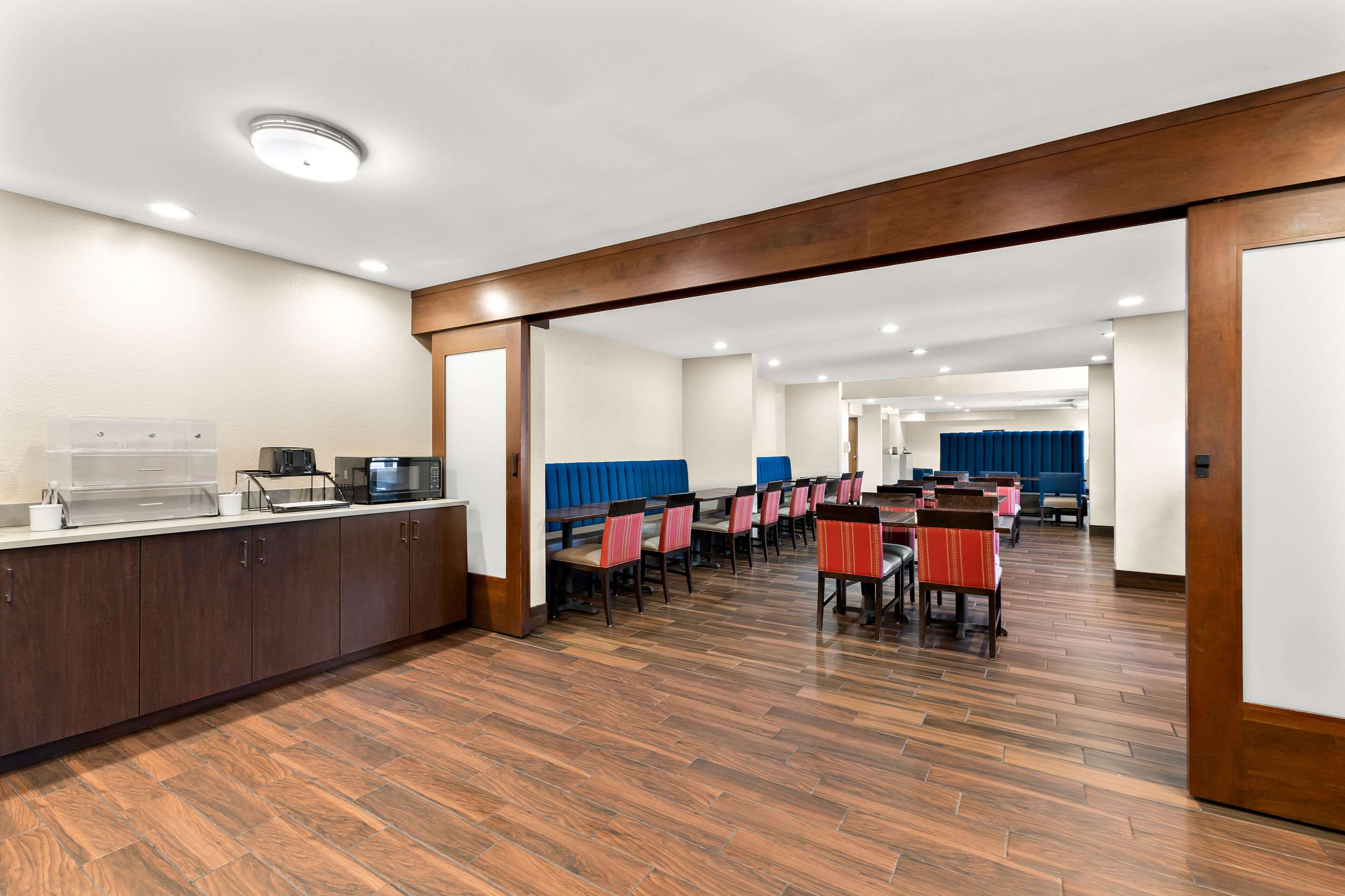 Breakfast area | Comfort Inn Layton - Salt Lake City