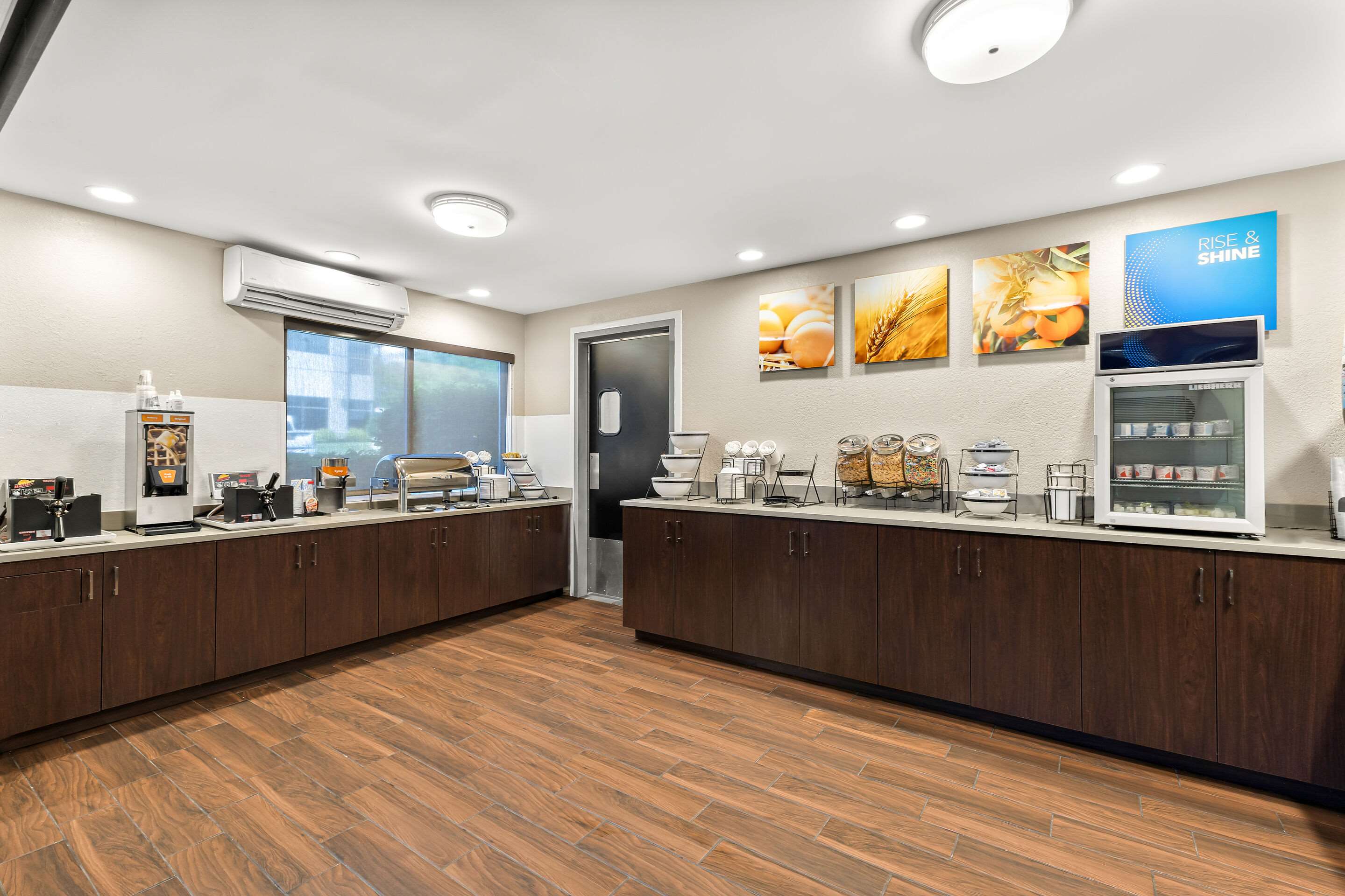 Breakfast area | Comfort Inn Layton - Salt Lake City