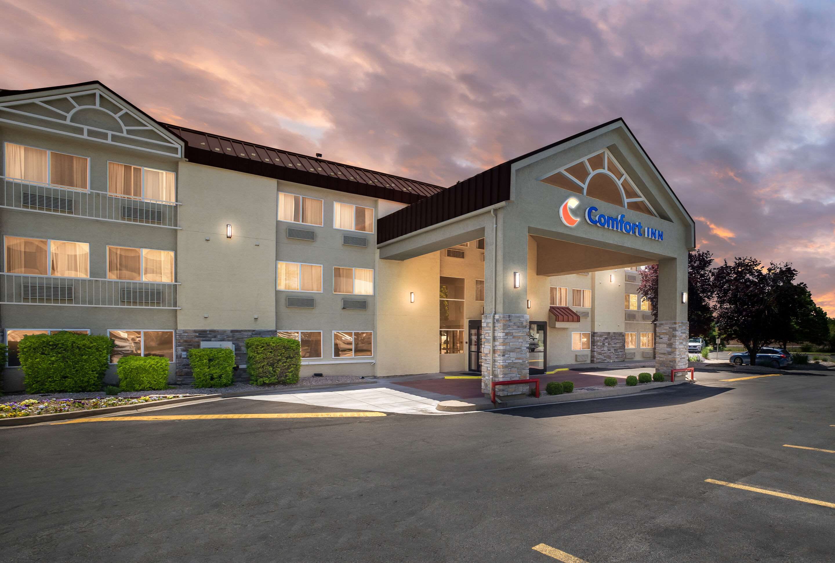 Twilight | Comfort Inn Layton - Salt Lake City