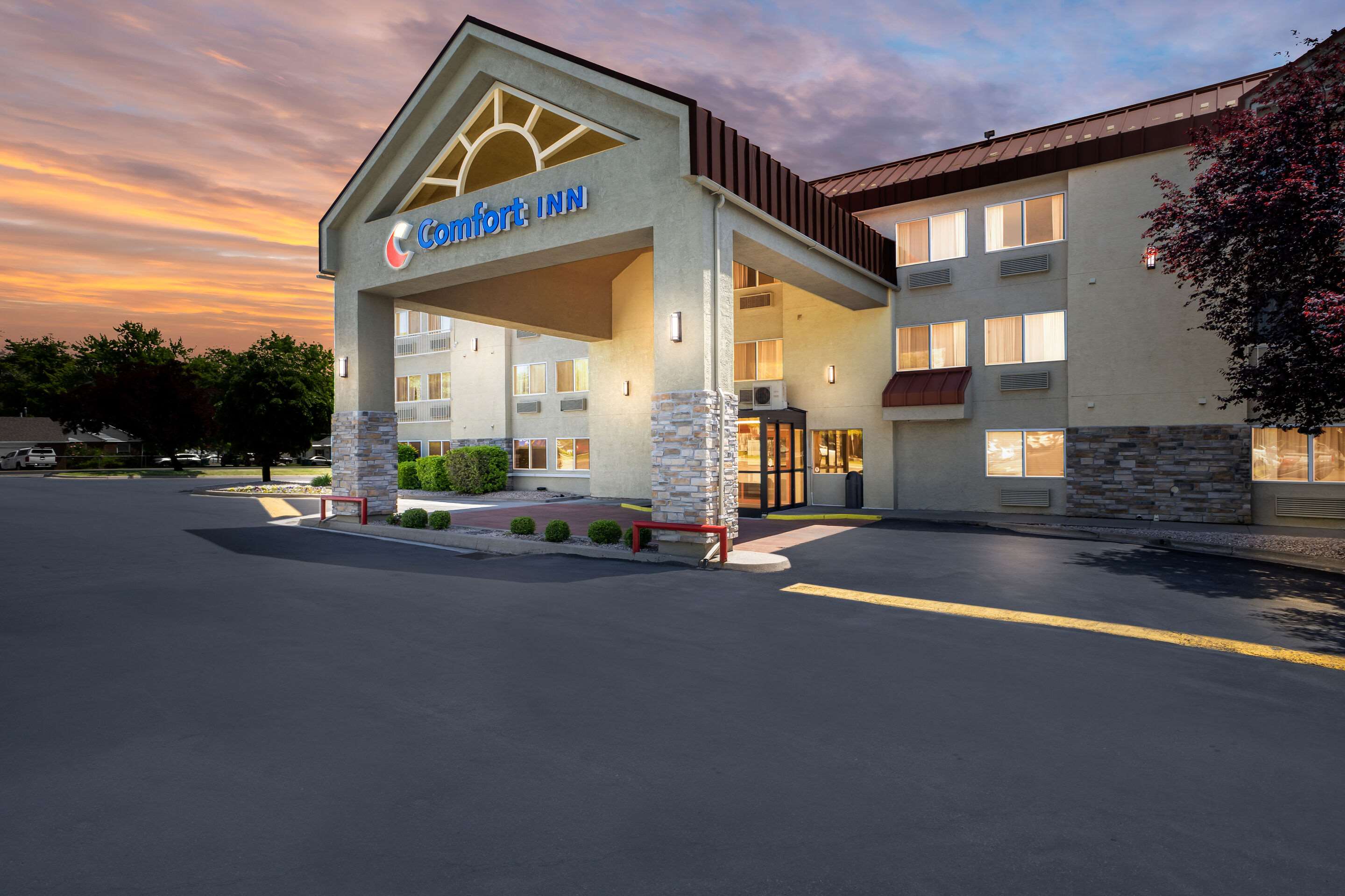 Twilight | Comfort Inn Layton - Salt Lake City