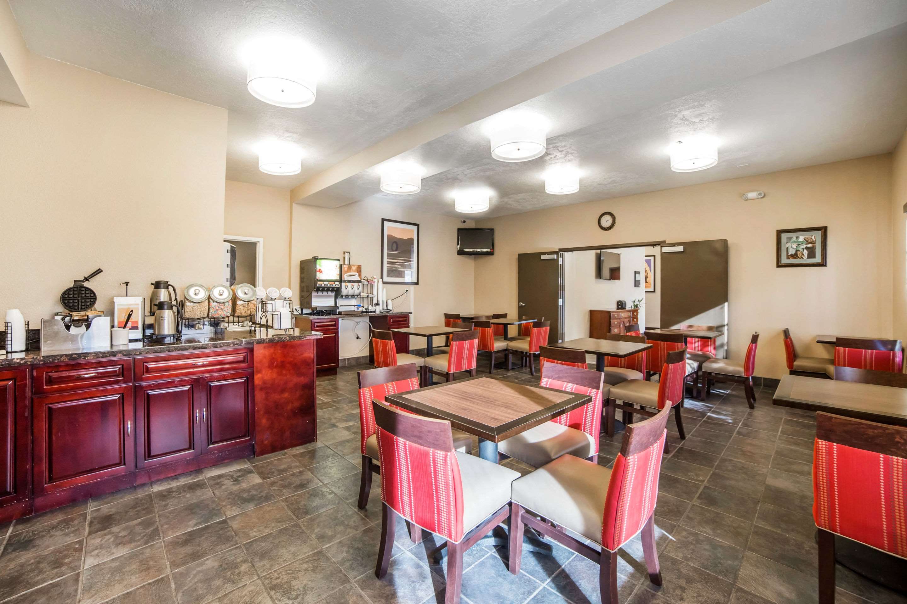 Enjoy breakfast in this seating area | Comfort Inn & Suites Woods Cross - Salt Lake City North