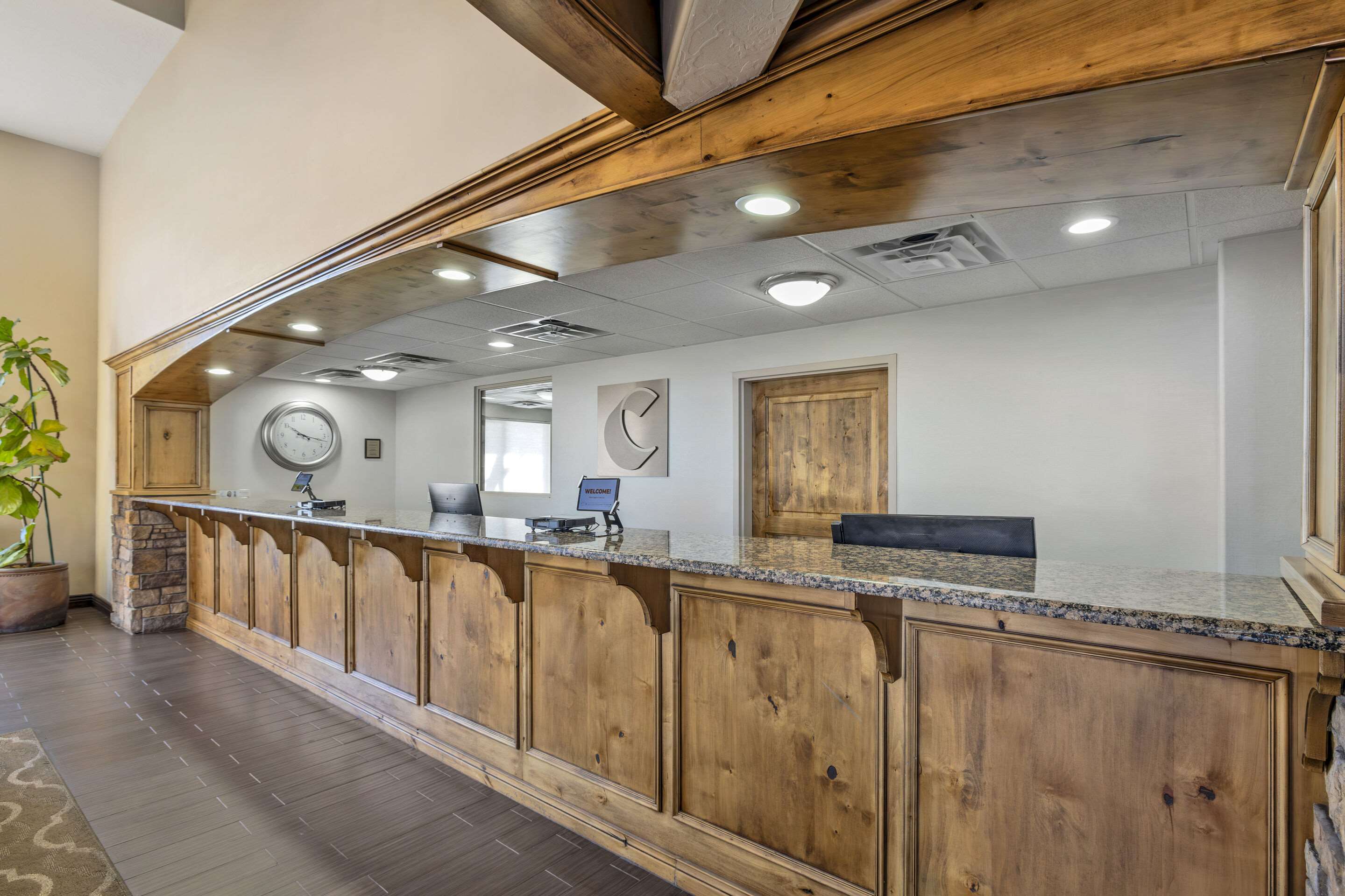 Front desk | Comfort Inn at Convention Center