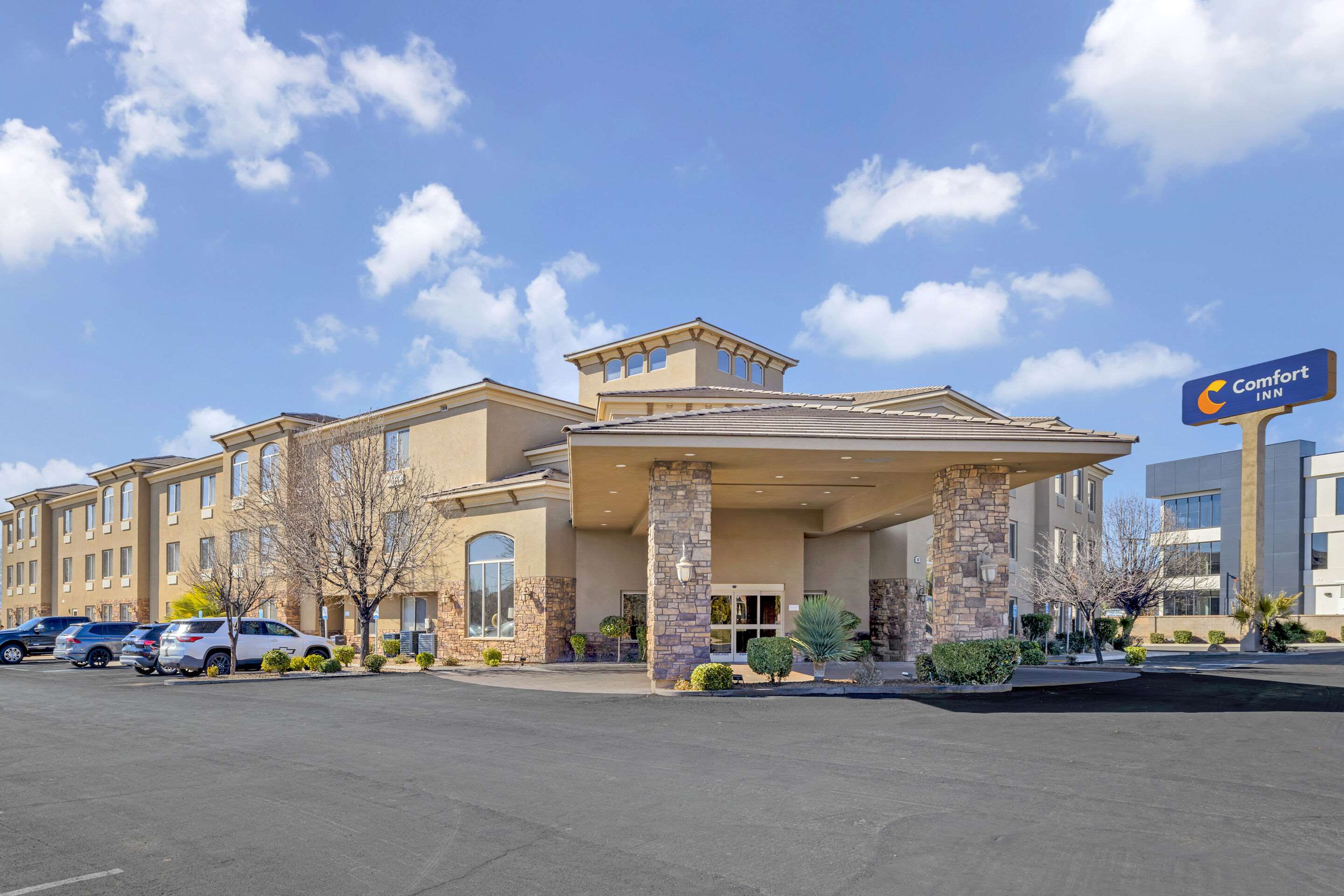 Hotel exterior | Comfort Inn at Convention Center