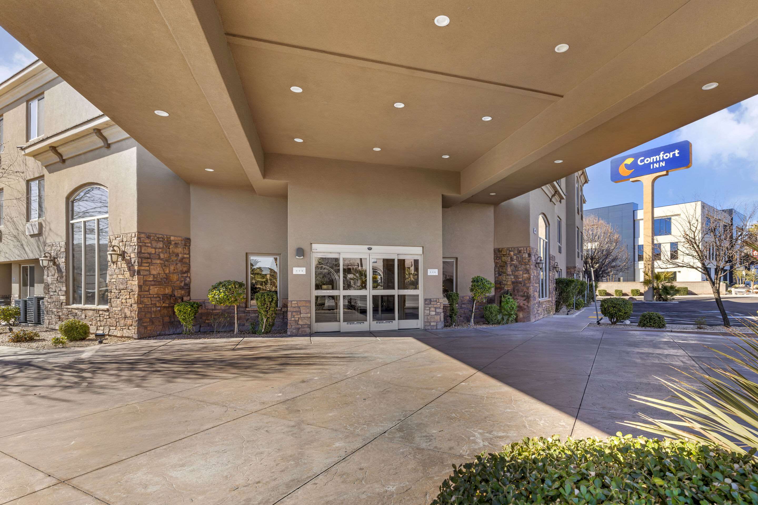 Hotel exterior | Comfort Inn at Convention Center
