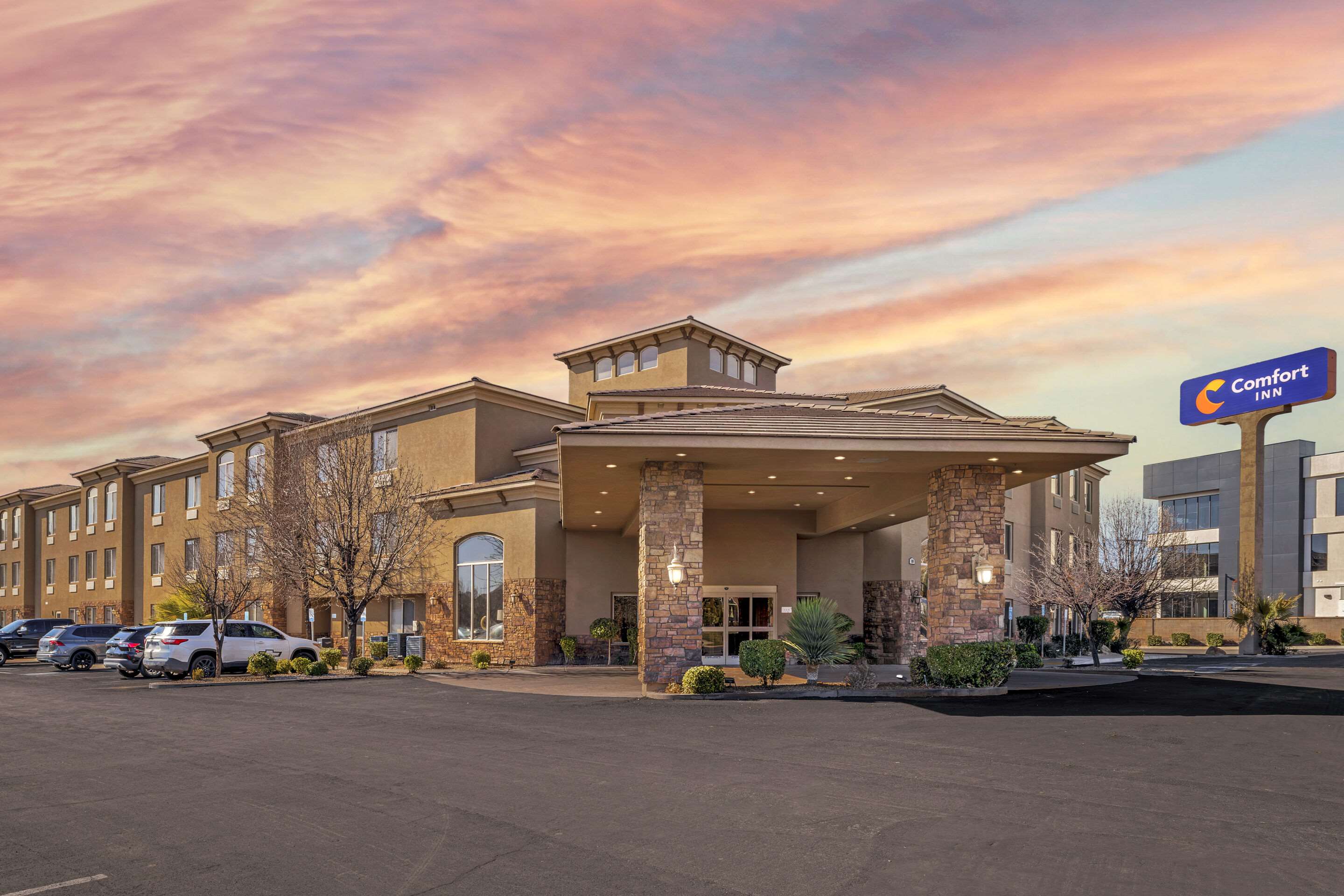 Hotel exterior | Comfort Inn at Convention Center