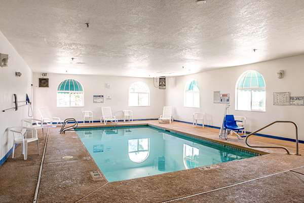 Pool - Rodeway Inn & Suites Monticello