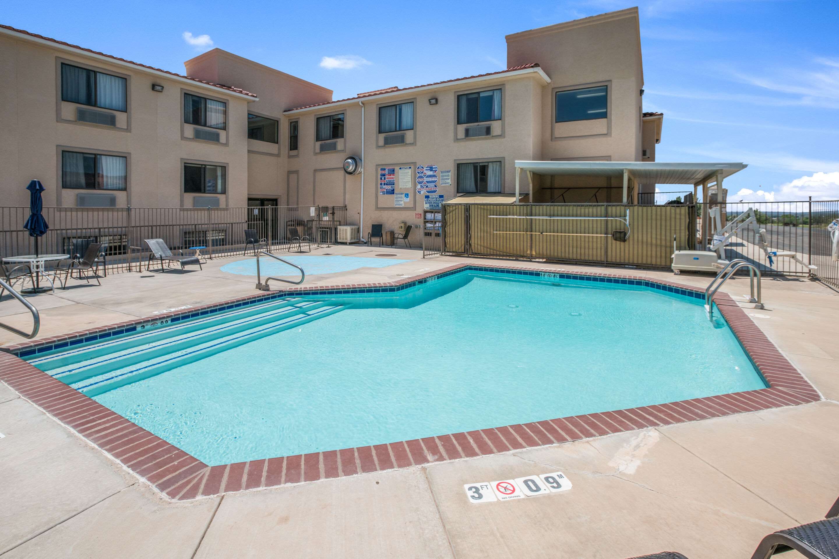 Outdoor pool | Quality Inn Kanab National Park Area
