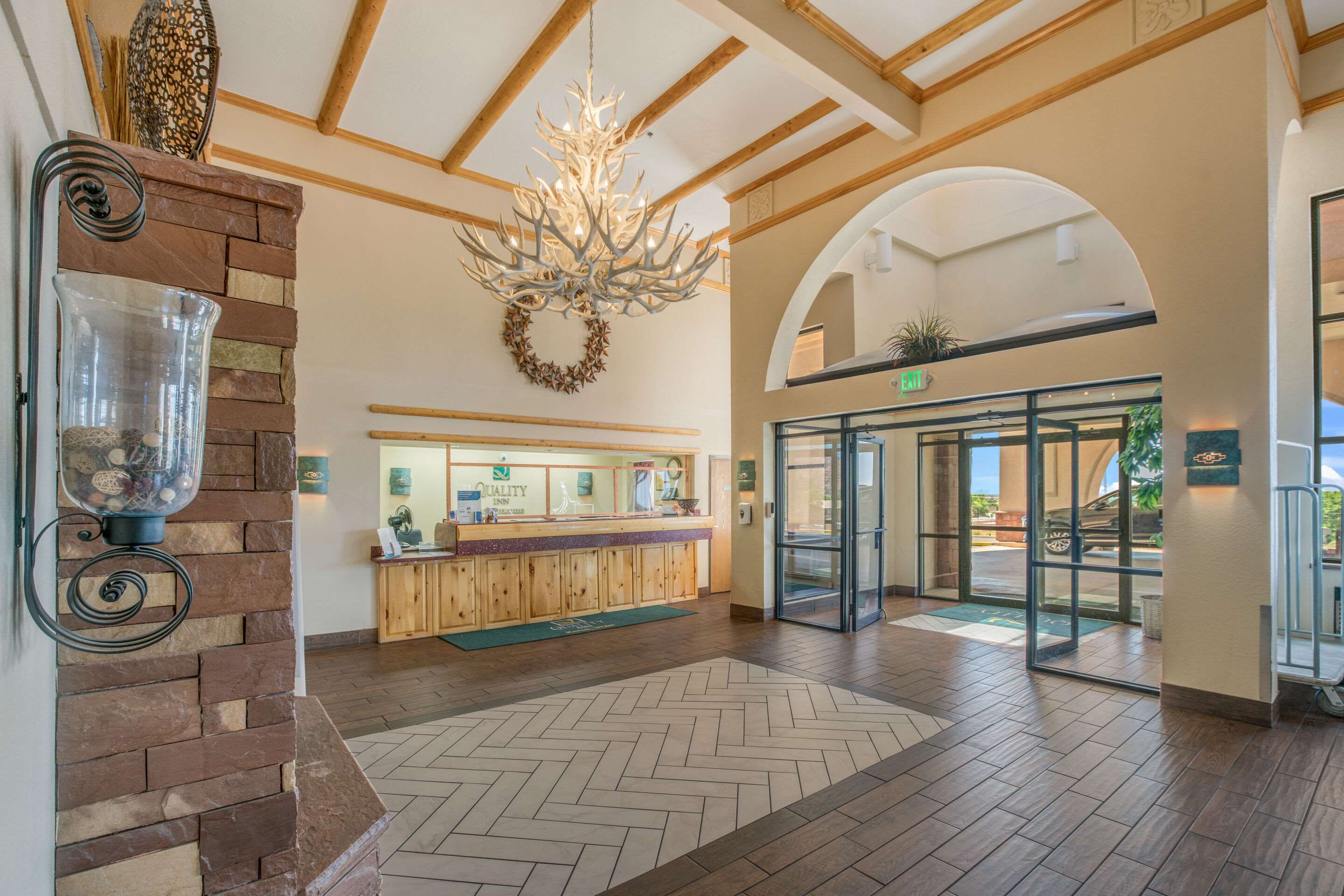 Spacious lobby with sitting area | Quality Inn Kanab National Park Area