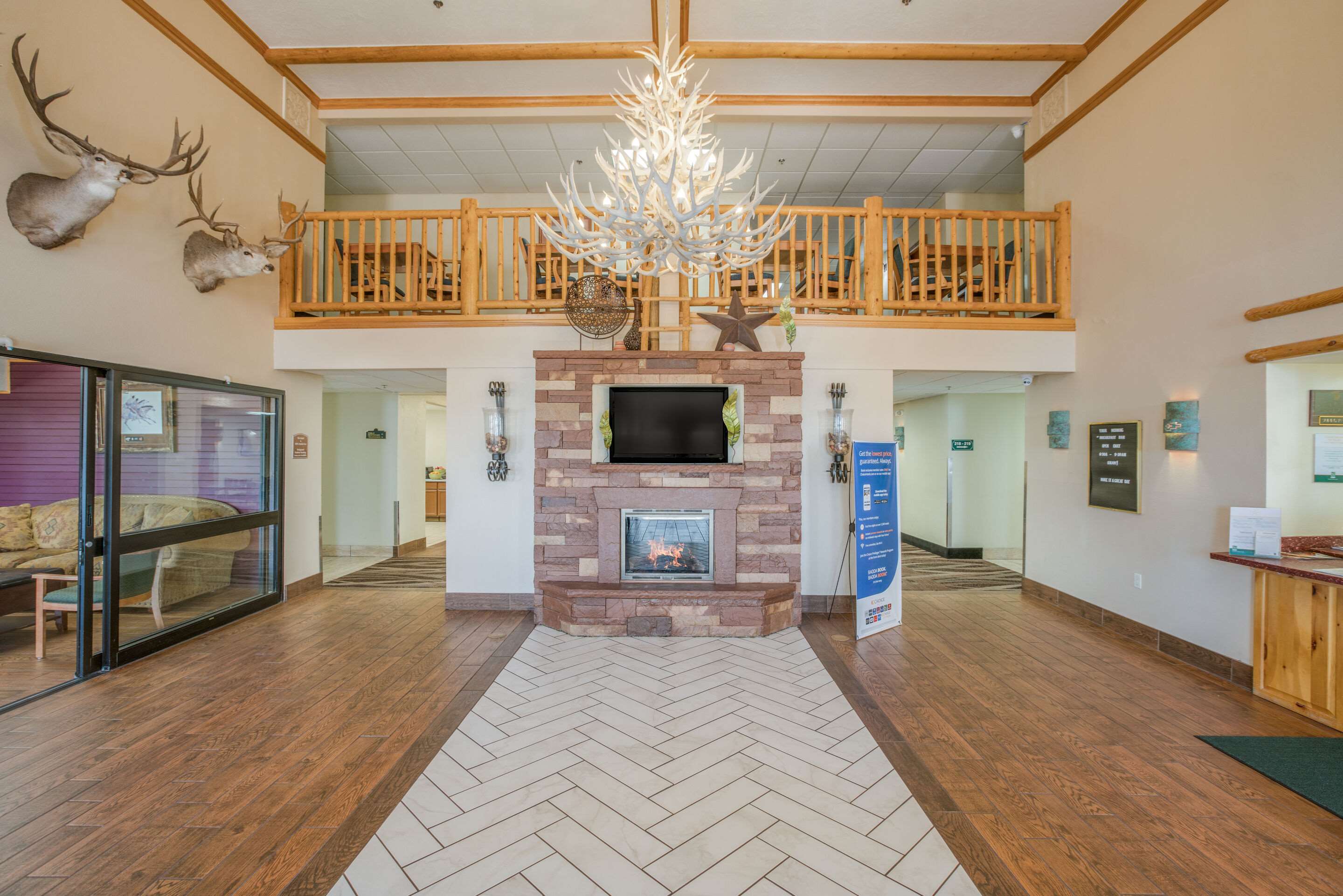 Spacious lobby with sitting area | Quality Inn Kanab National Park Area