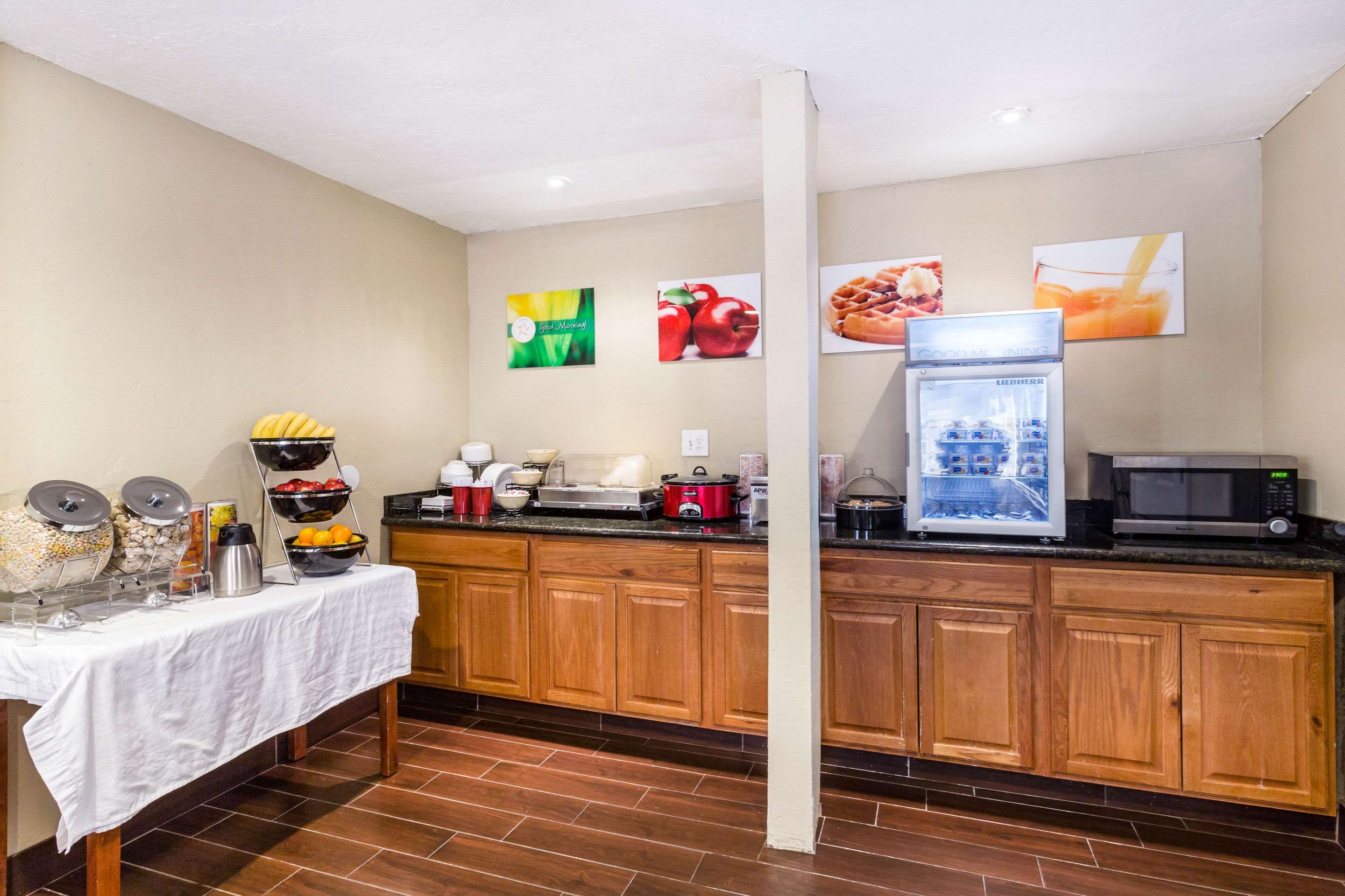 Breakfast area | Quality Inn Salt Lake City Downtown
