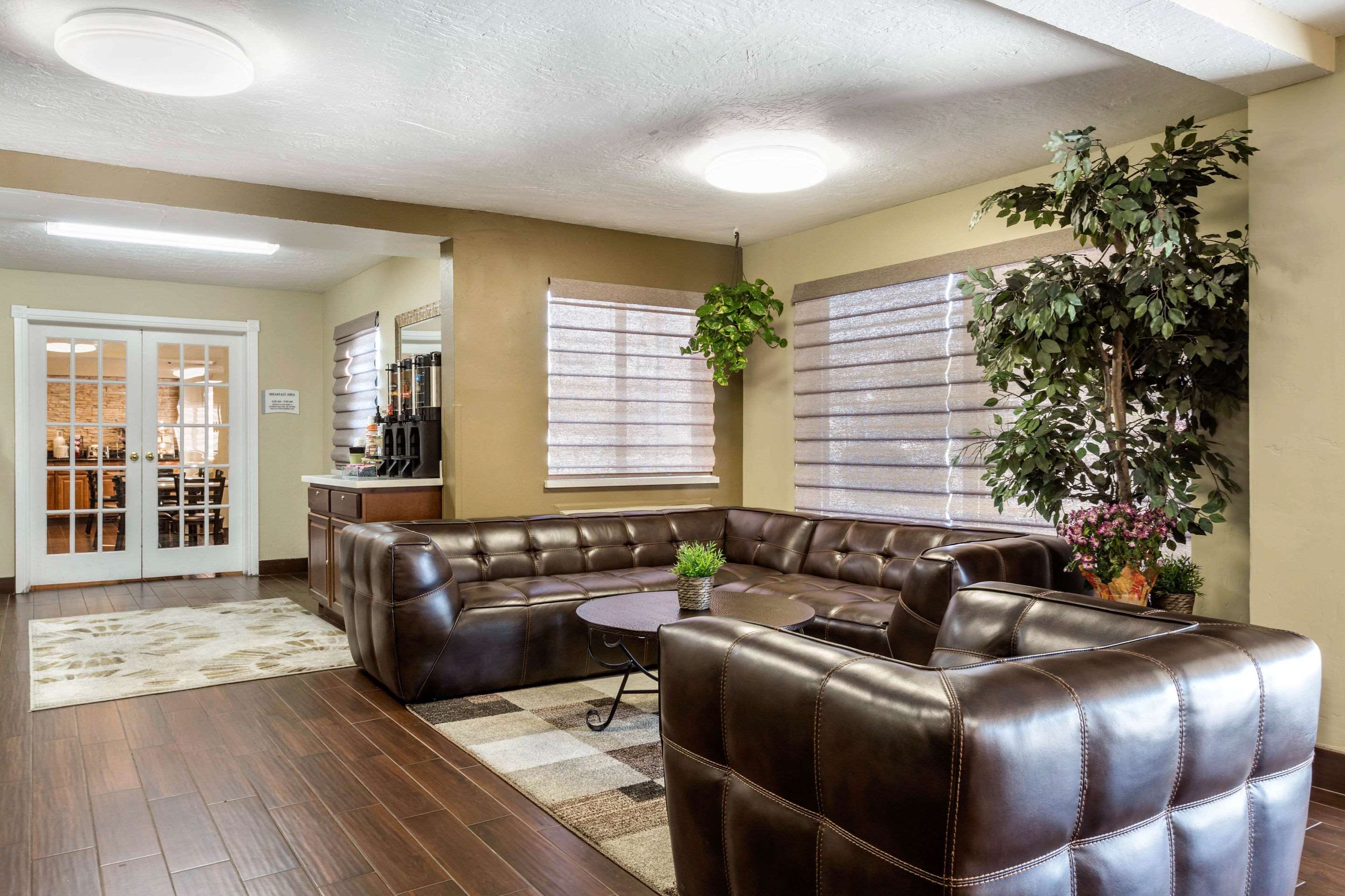 Lobby with sitting area | Quality Inn Salt Lake City Downtown