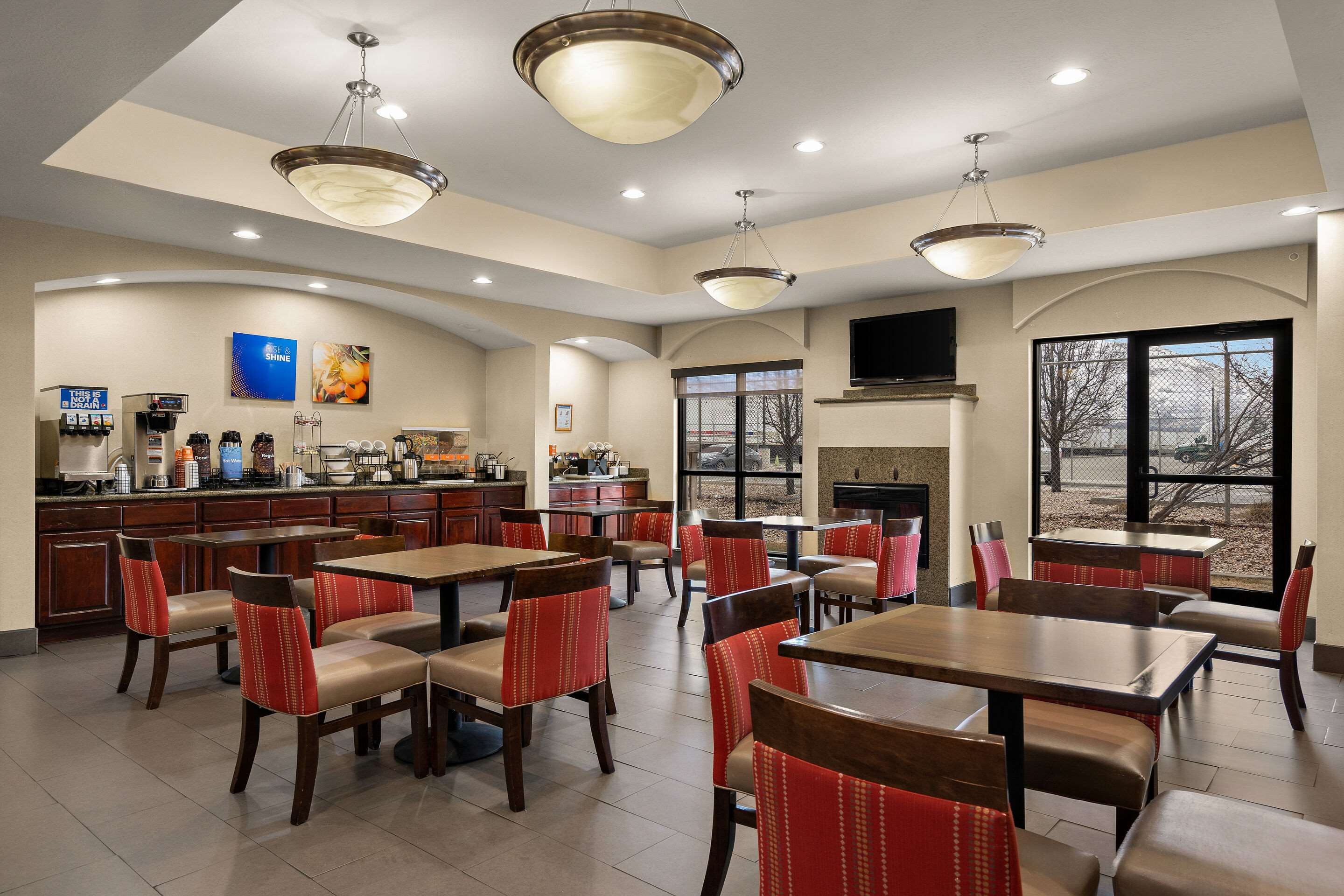 Breakfast area | Comfort Inn Ogden near Event Center