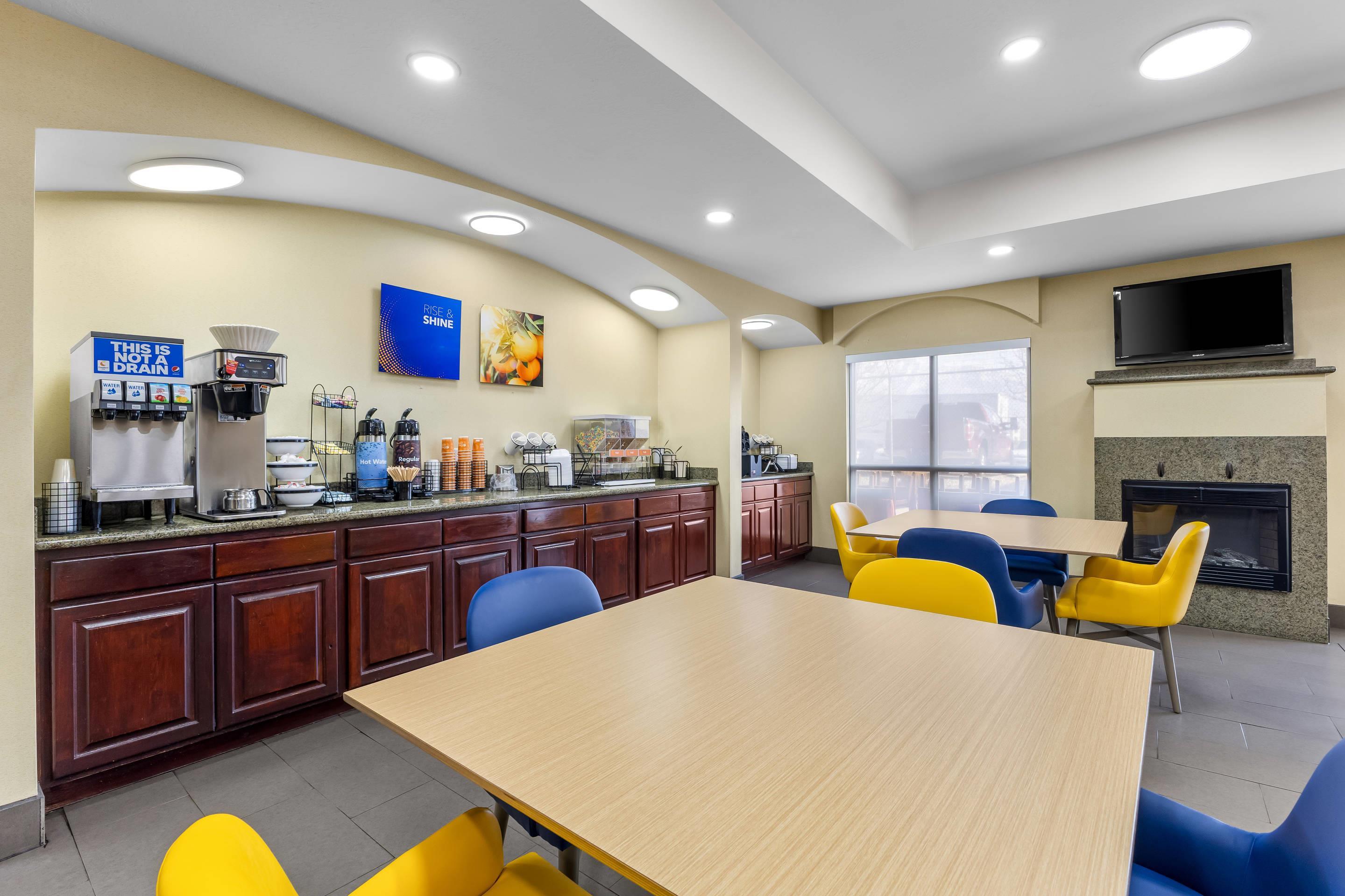 Breakfast area | Comfort Inn Ogden near Event Center