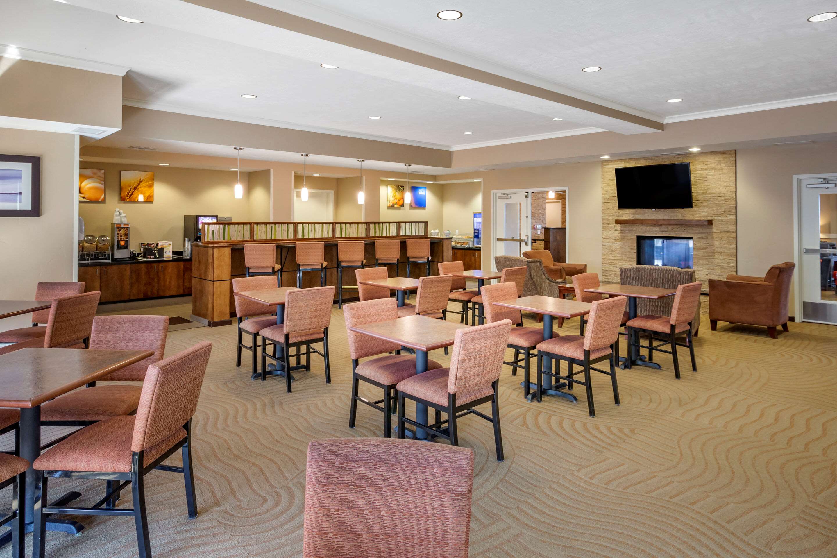 Breakfast area | Comfort Inn & Suites Tooele - Salt Lake City