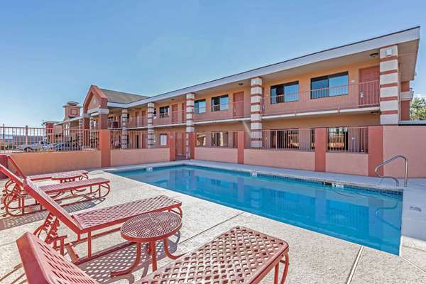 Pool - Quality Inn Red Cliffs Washington - I-15, Exit 10