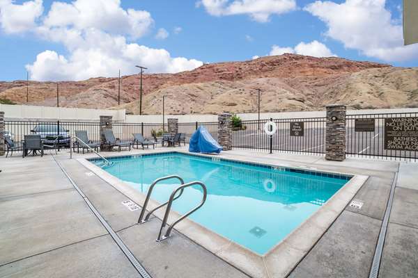 Pool - Comfort Suites Moab