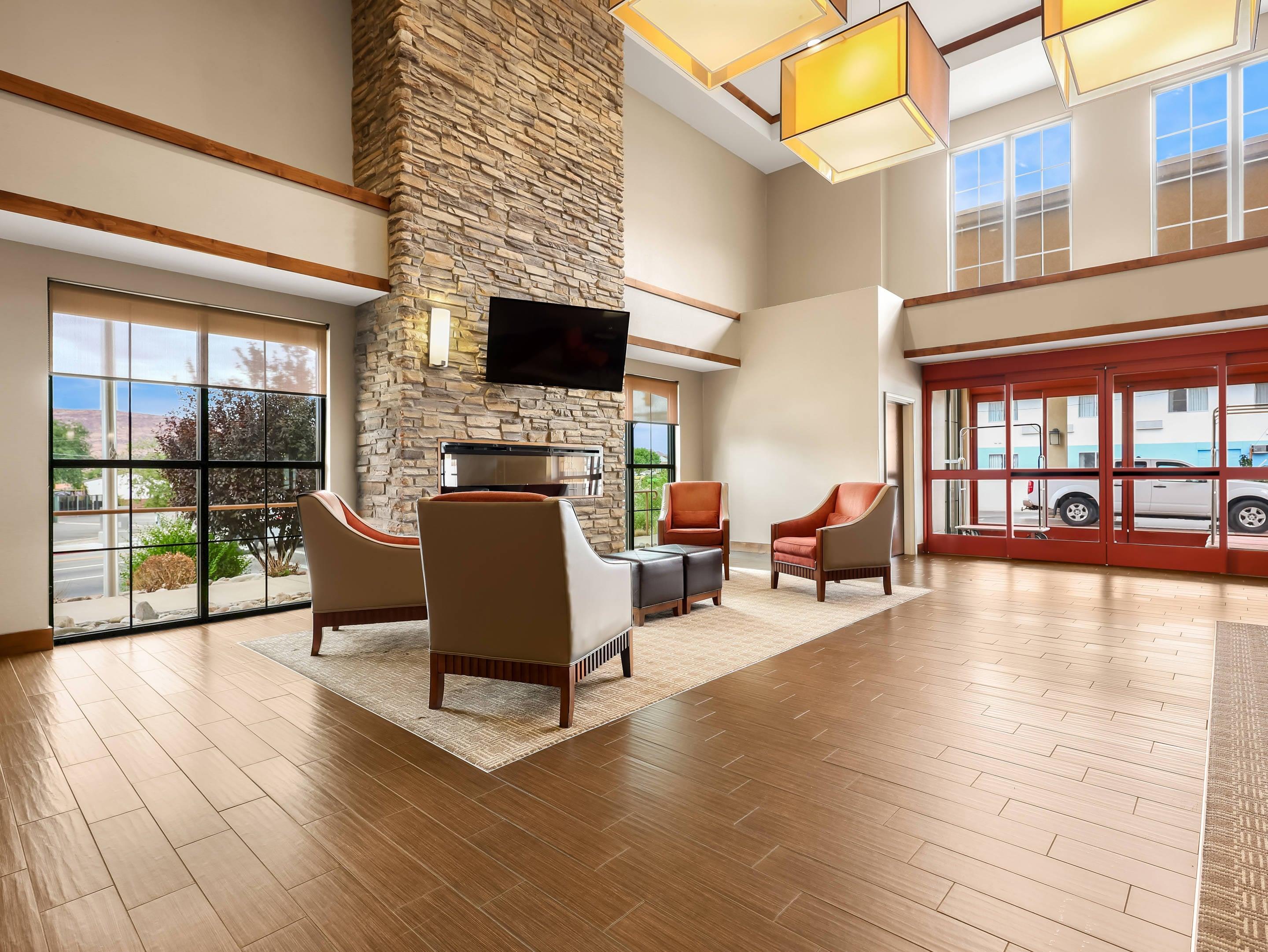 Lobby with sitting area | Comfort Suites Moab near Arches National Park