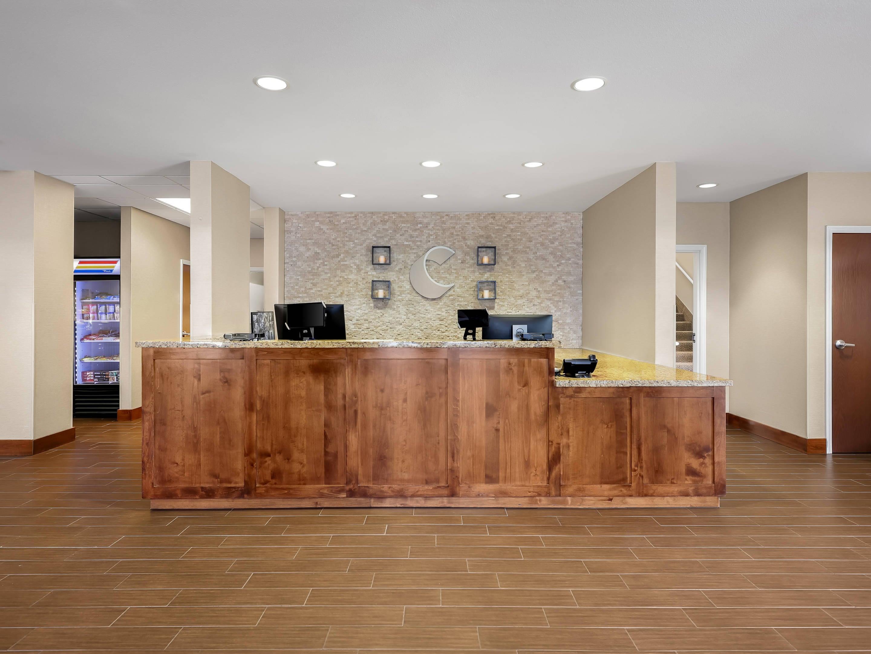 Front desk | Comfort Suites Moab near Arches National Park
