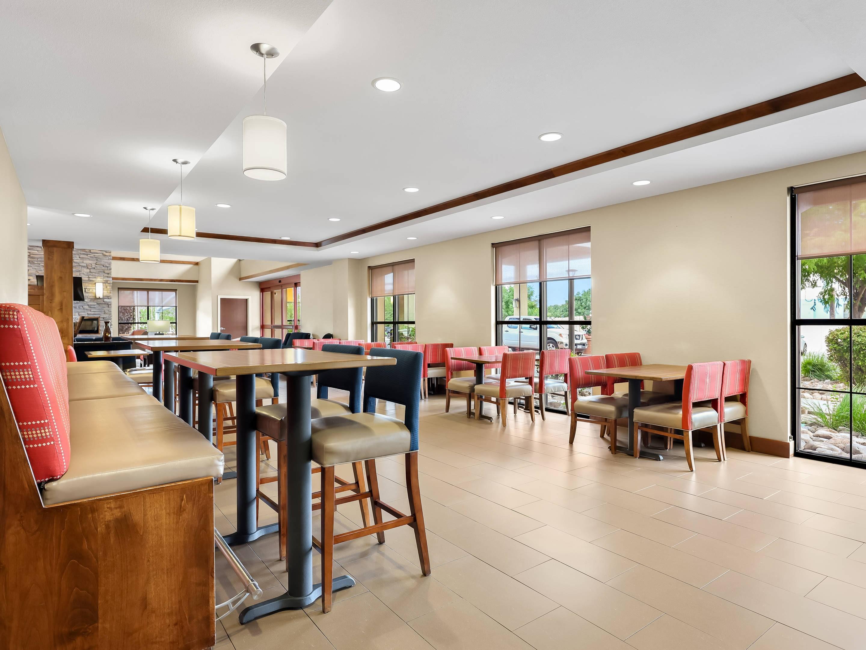 Enjoy breakfast in this seating area | Comfort Suites Moab near Arches National Park