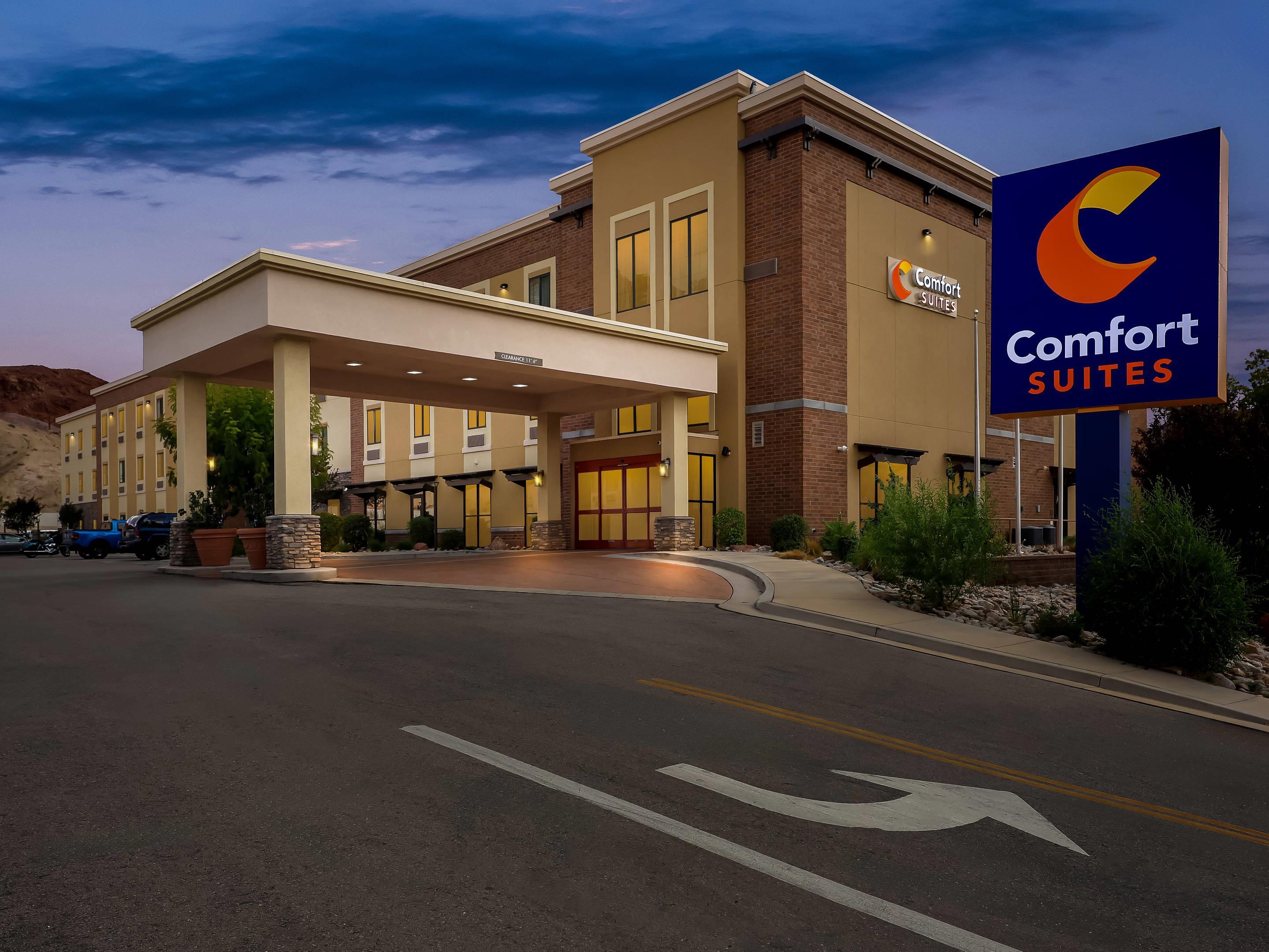 Hotel at night | Comfort Suites Moab near Arches National Park