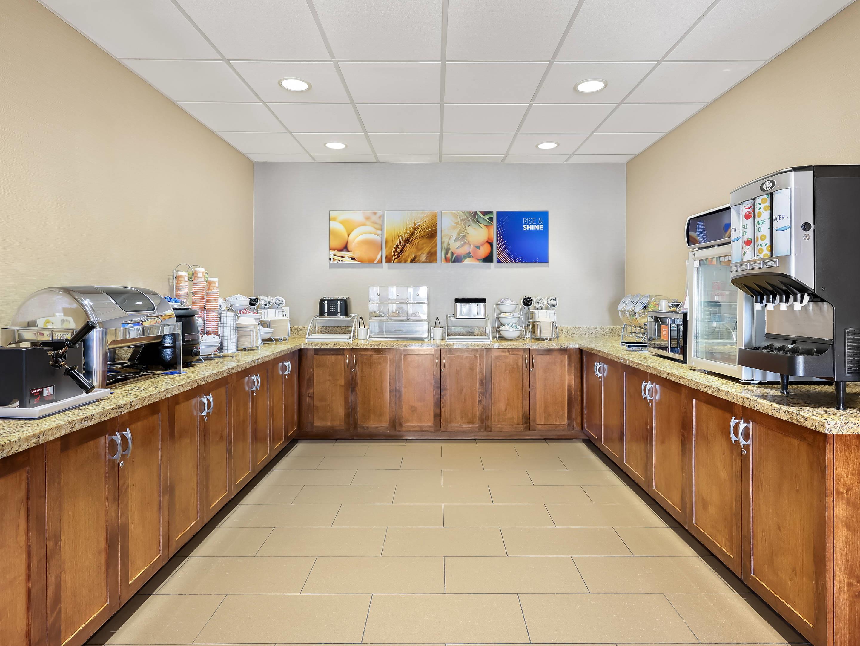 Breakfast area | Comfort Suites Moab near Arches National Park