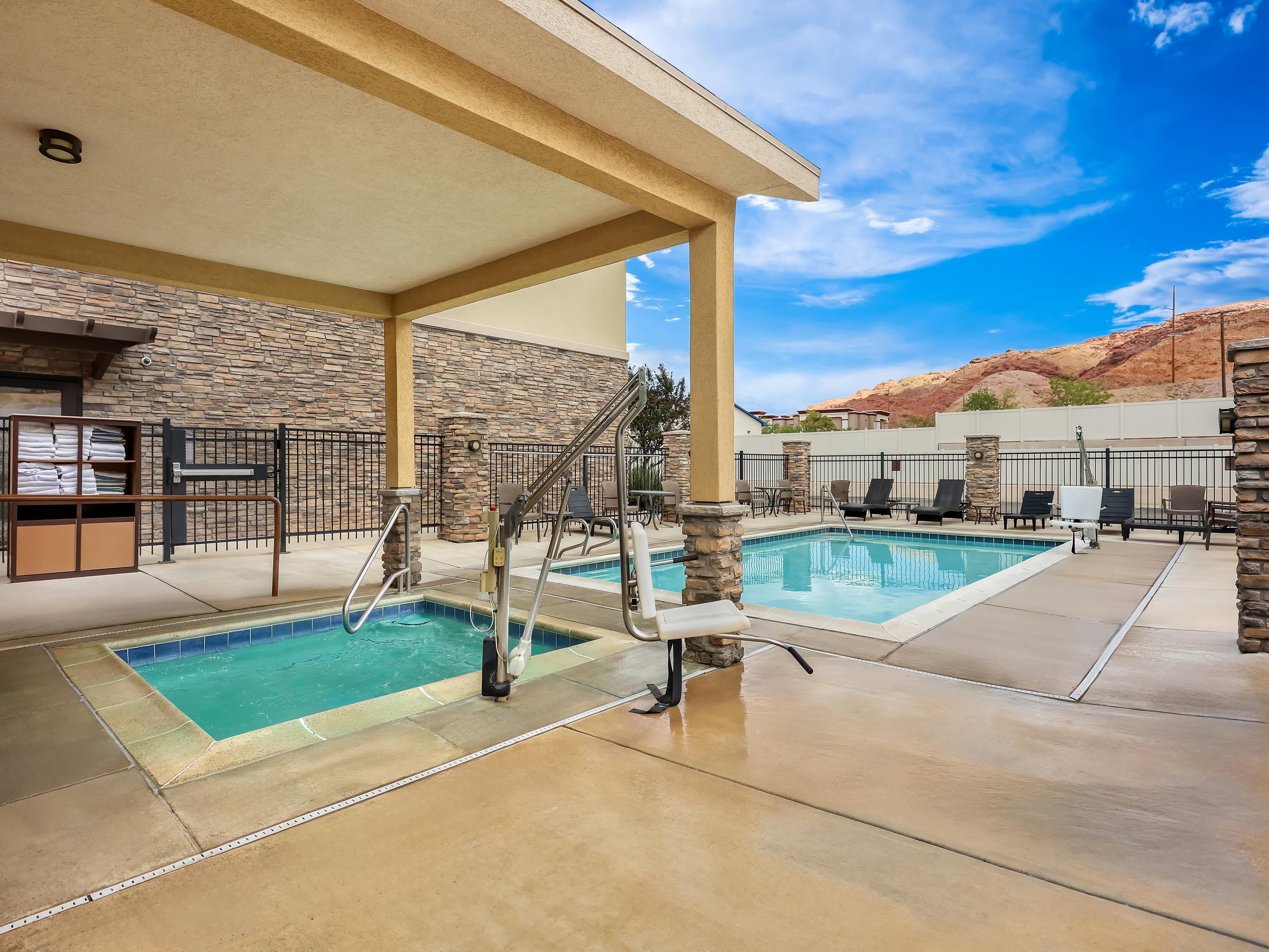 Outdoor pool | Comfort Suites Moab near Arches National Park