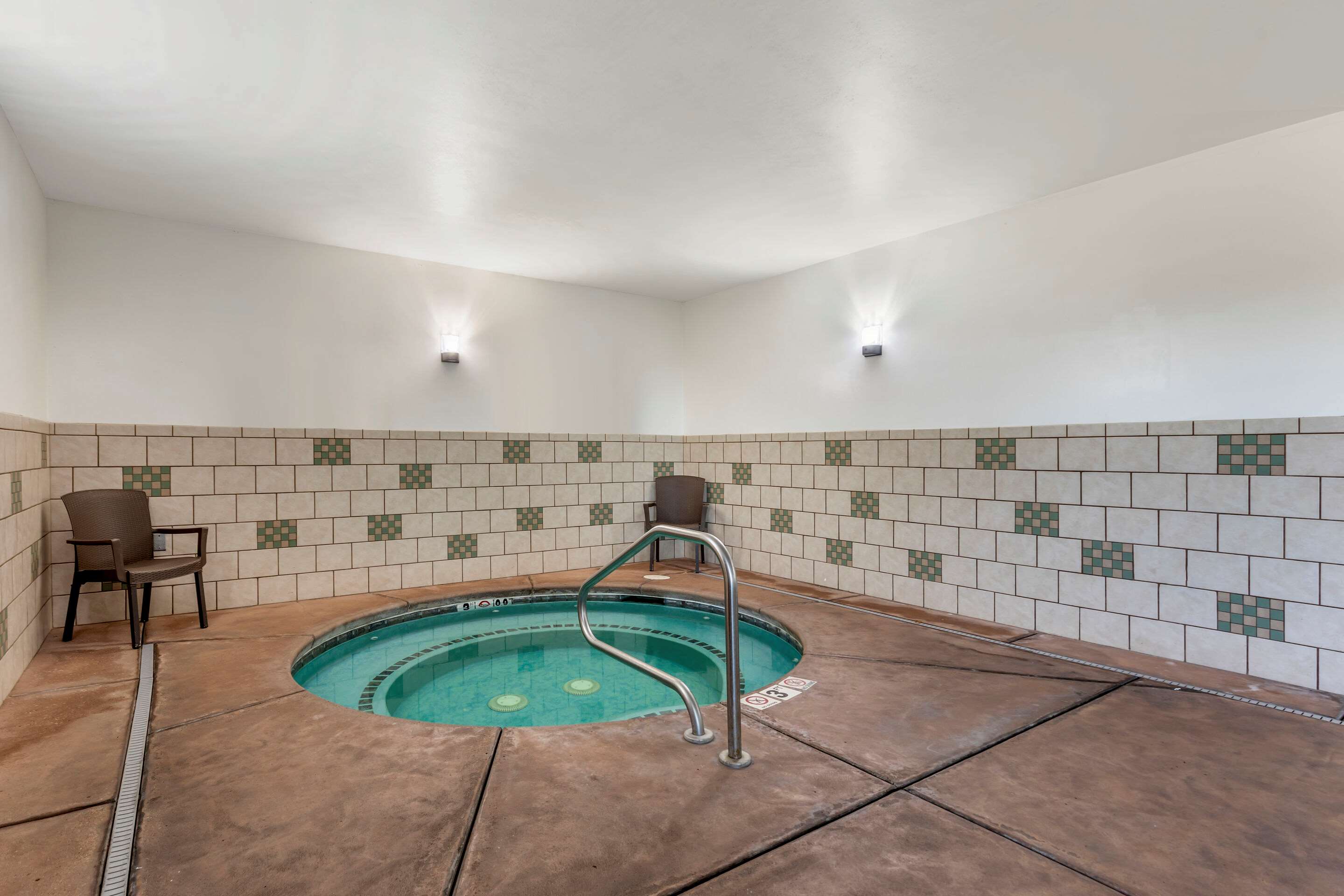 Indoor hot tub | Comfort Inn Saint George North