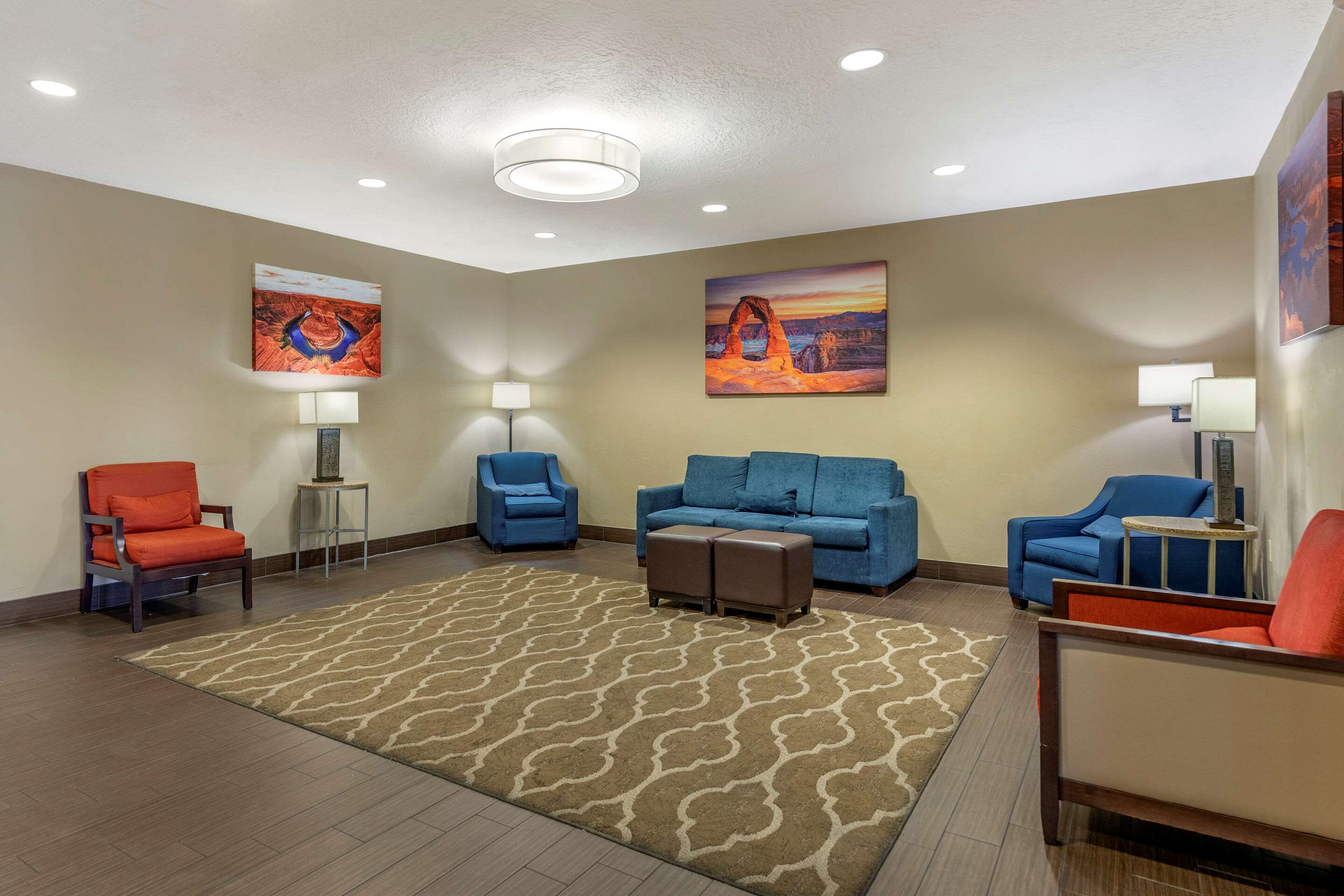 Lobby with sitting area | Comfort Inn Saint George North
