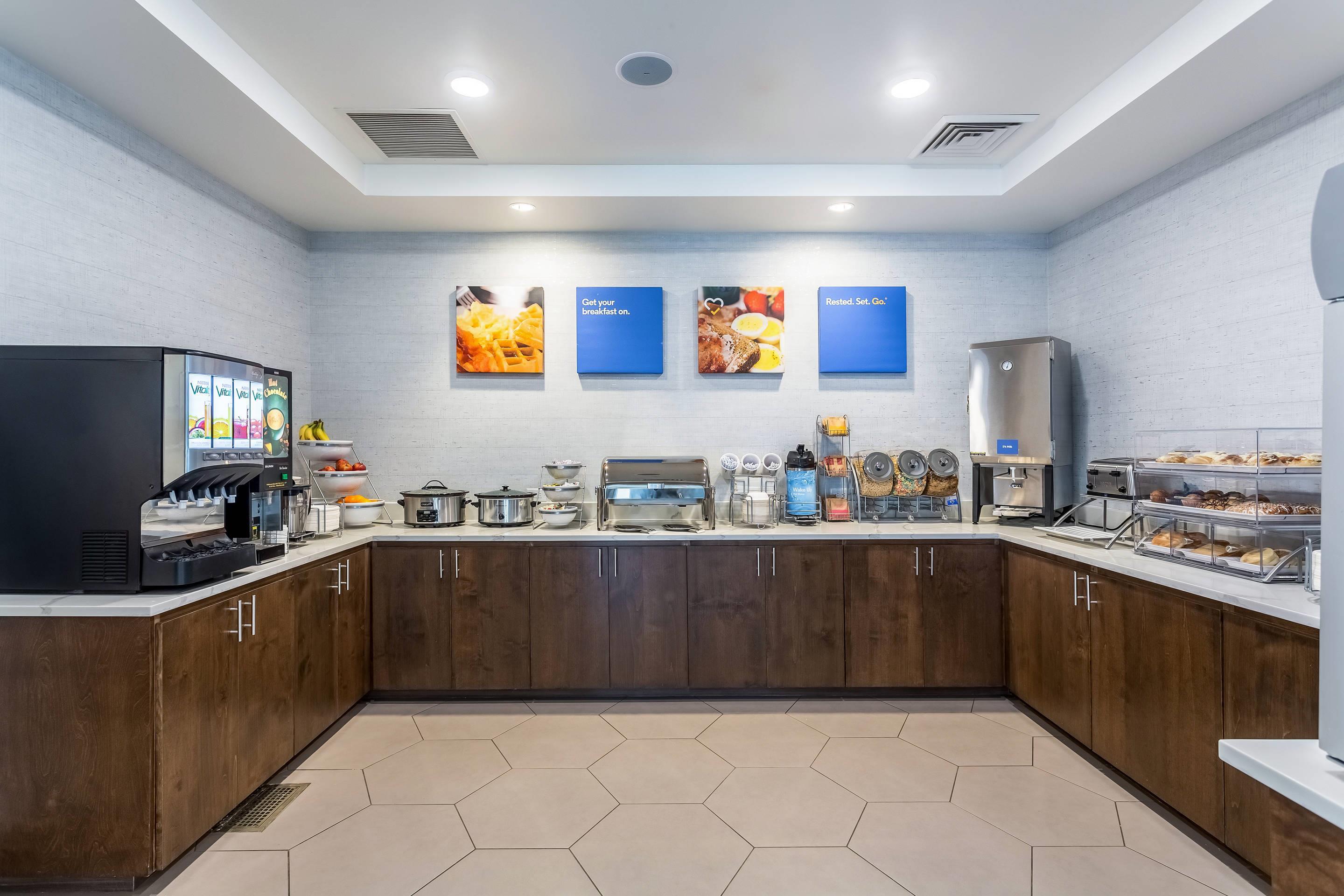 Free hot breakfast | Comfort Inn & Suites Salt Lake City Airport