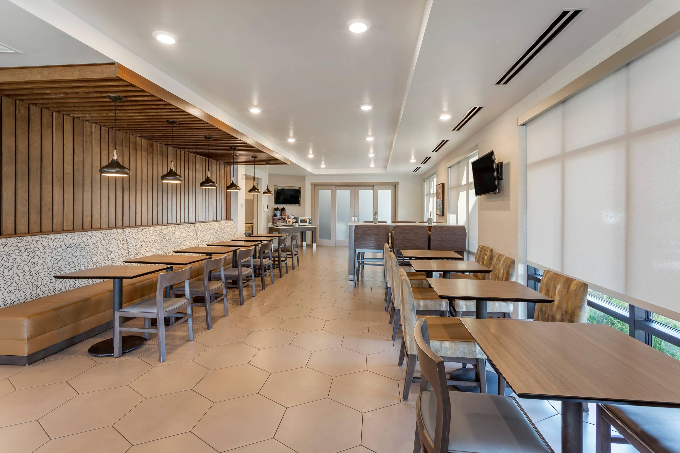 Breakfast area | Comfort Inn & Suites Salt Lake City Airport