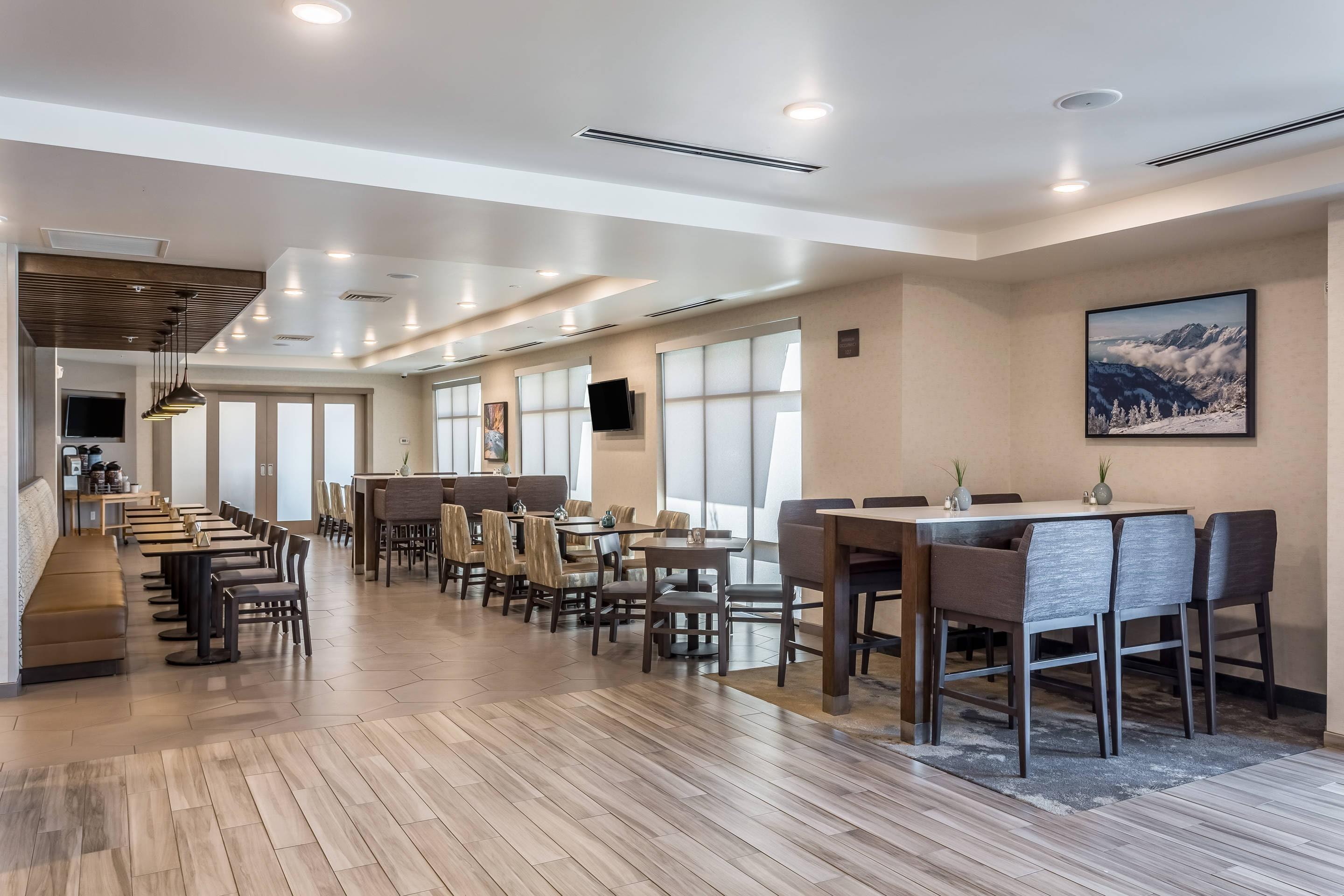 Spacious breakfast area | Comfort Inn & Suites Salt Lake City Airport