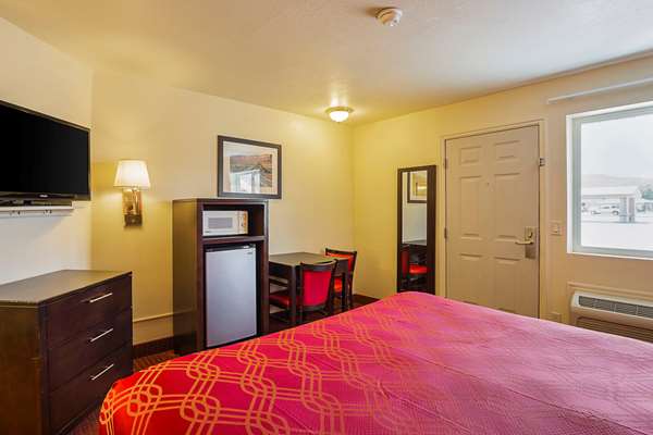  - Econo Lodge Hurricane