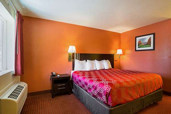  - Econo Lodge Hurricane