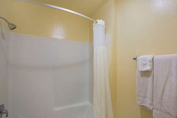  - Econo Lodge Hurricane