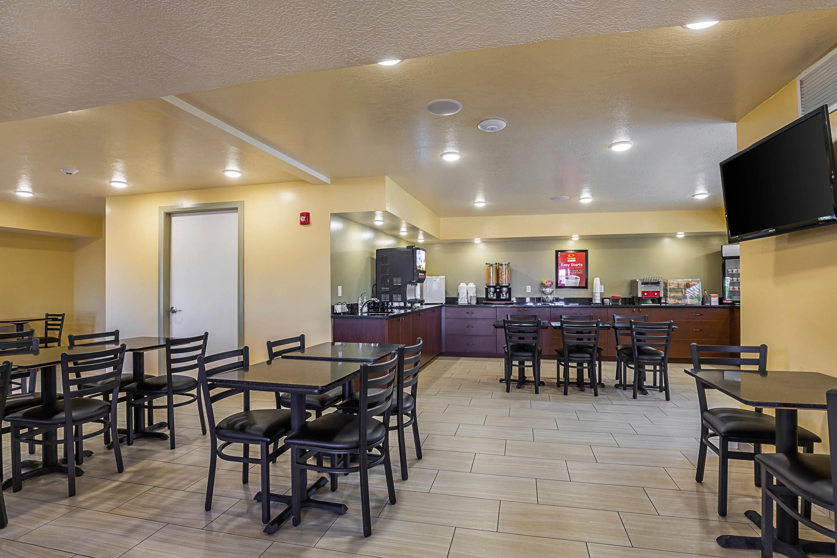Breakfast area | Econo Lodge Hurricane - Zion National Park Area