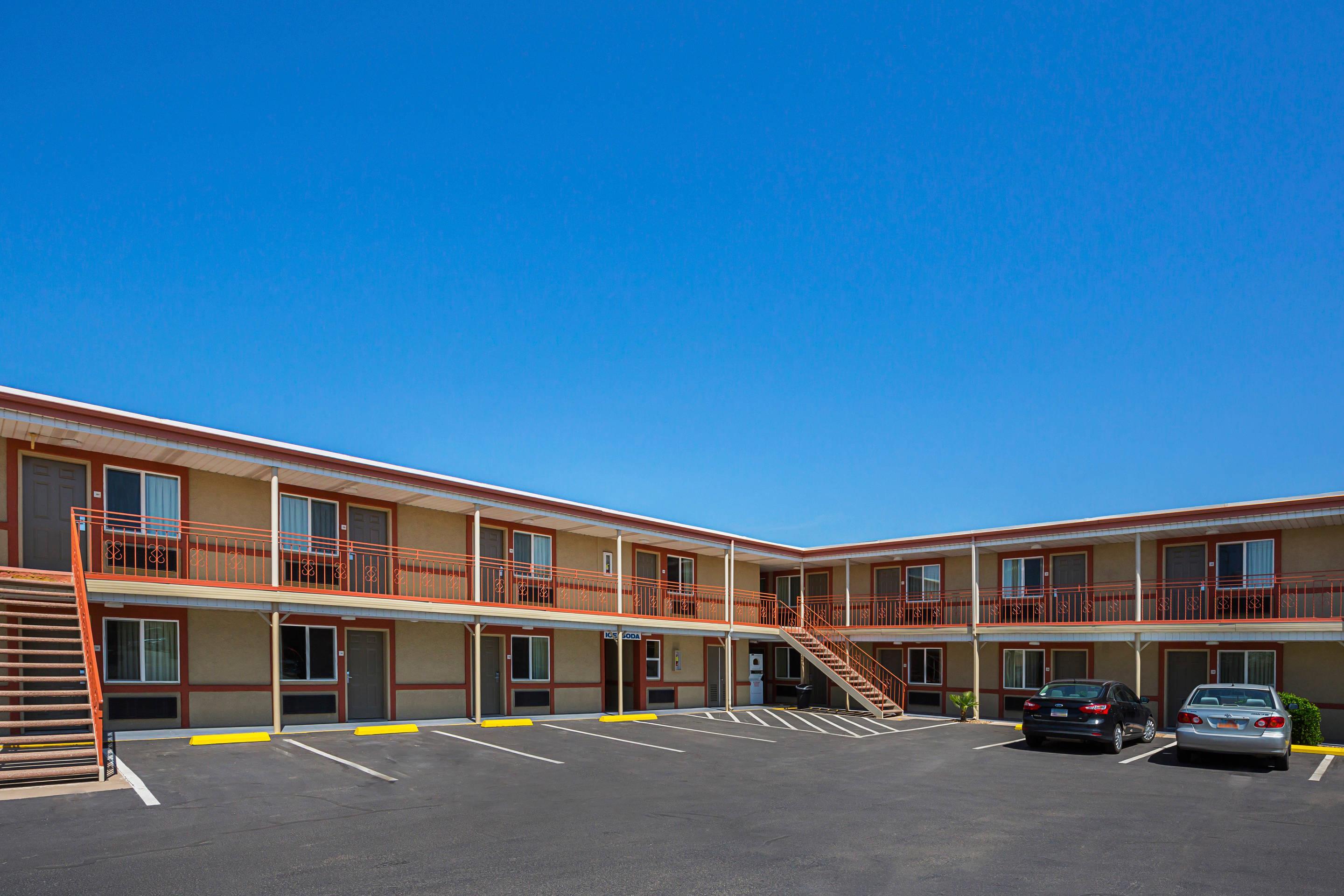 Hotel exterior | Econo Lodge Hurricane - Zion National Park Area