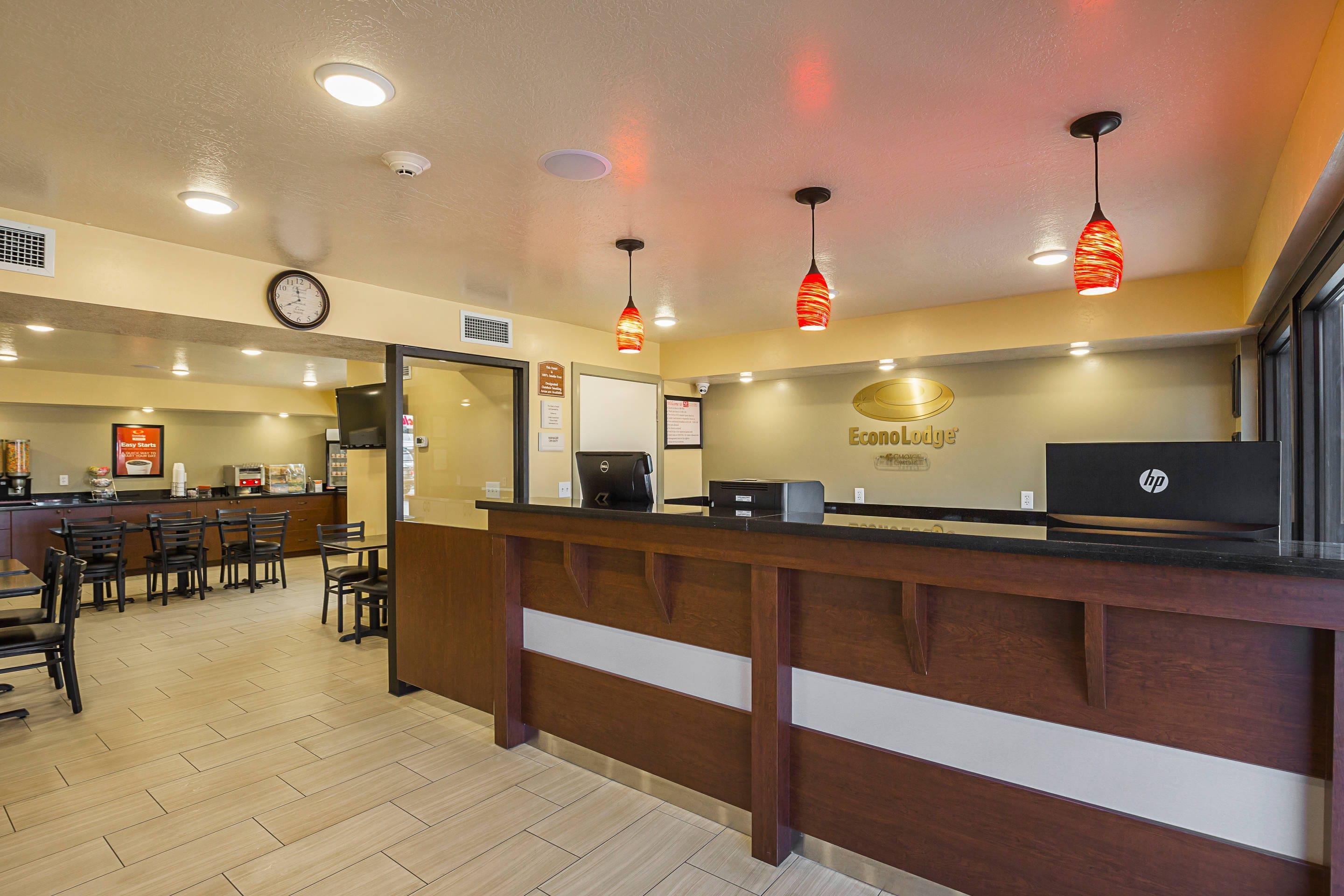 Front desk | Econo Lodge Hurricane - Zion National Park Area