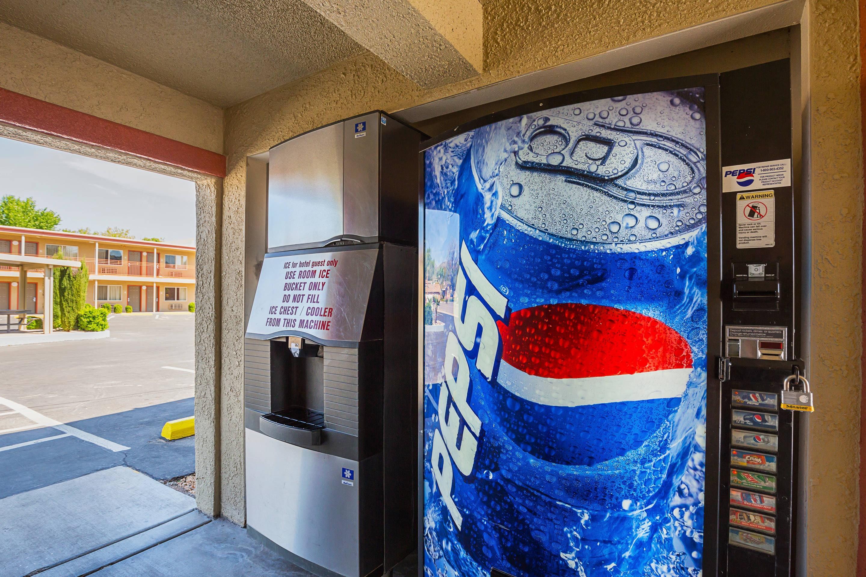 Hotel vending area | Econo Lodge Hurricane - Zion National Park Area