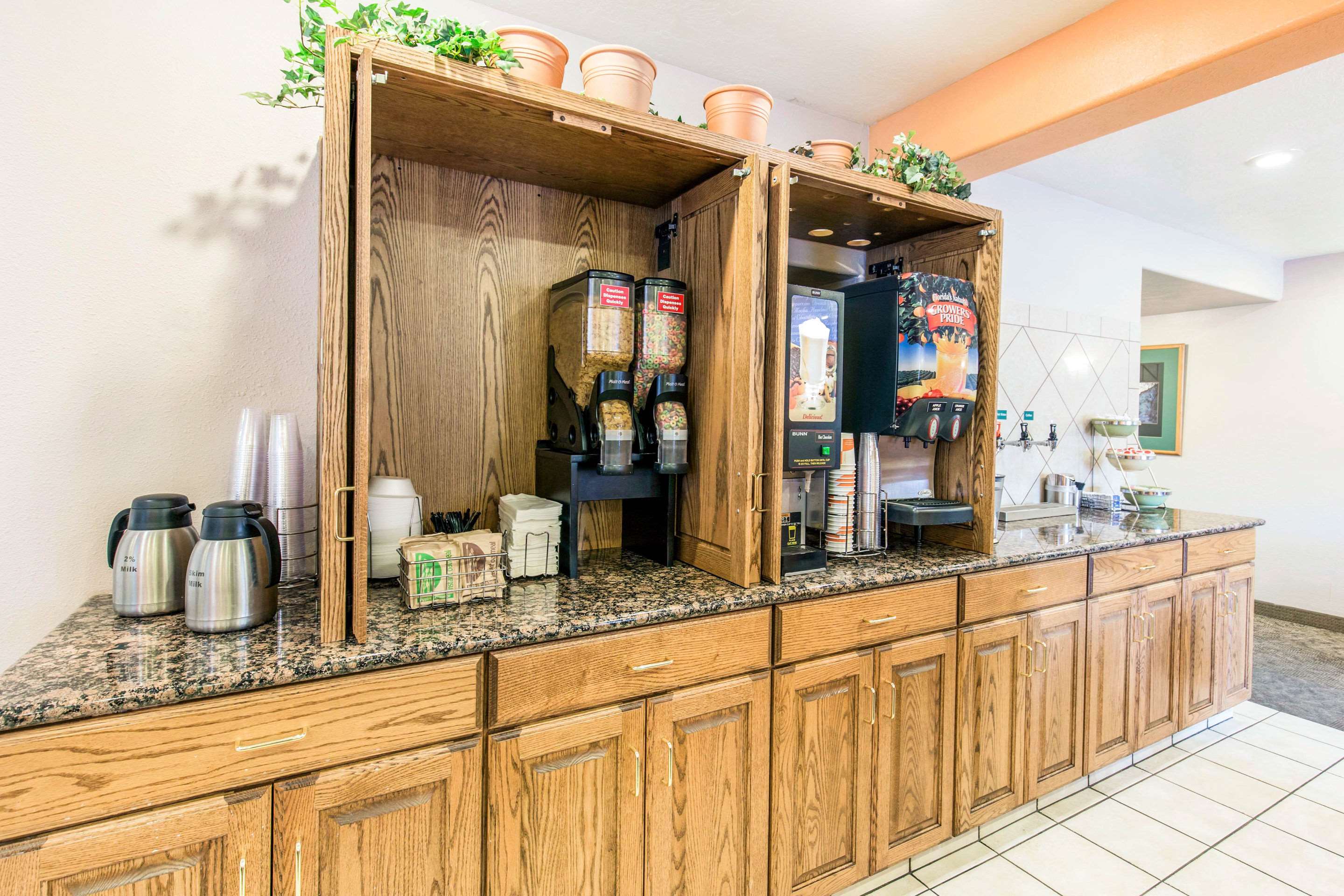 Breakfast area | Quality Inn Cedar City - University Area