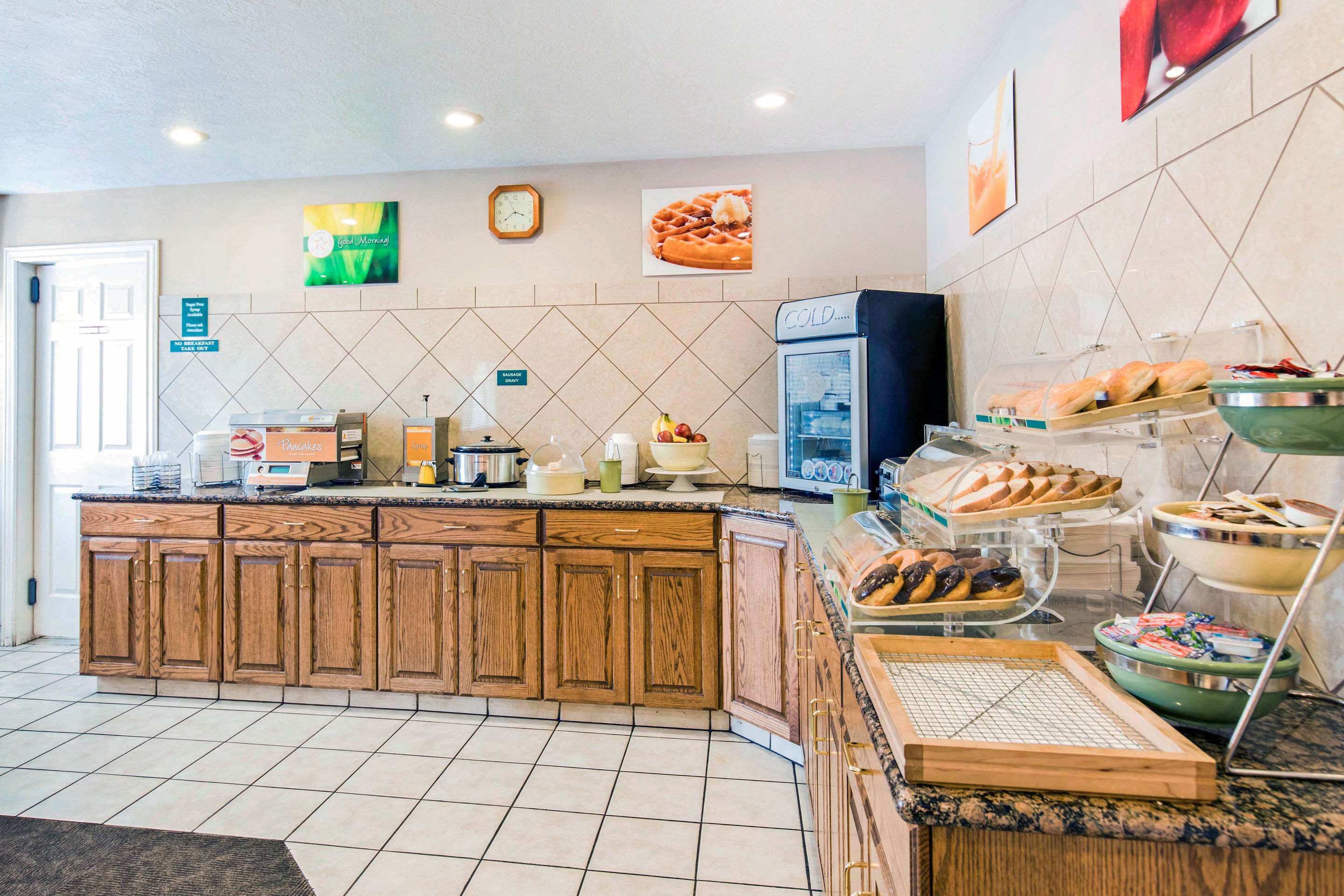 Breakfast area | Quality Inn Cedar City - University Area