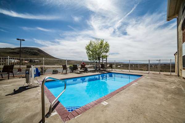 Pool - Quality Inn Hurricane