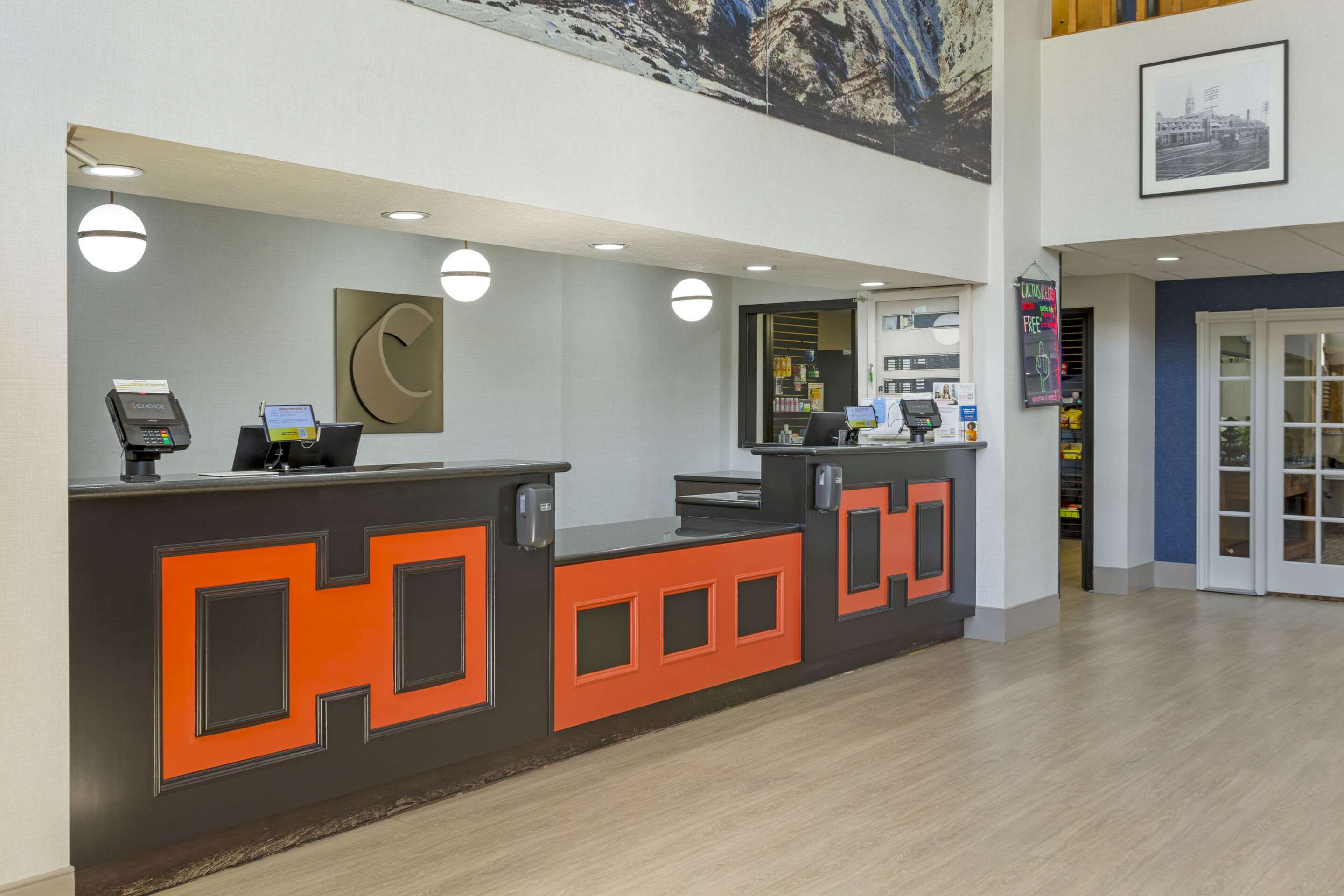 Hotel lobby | Comfort Suites Ogden Conference Center