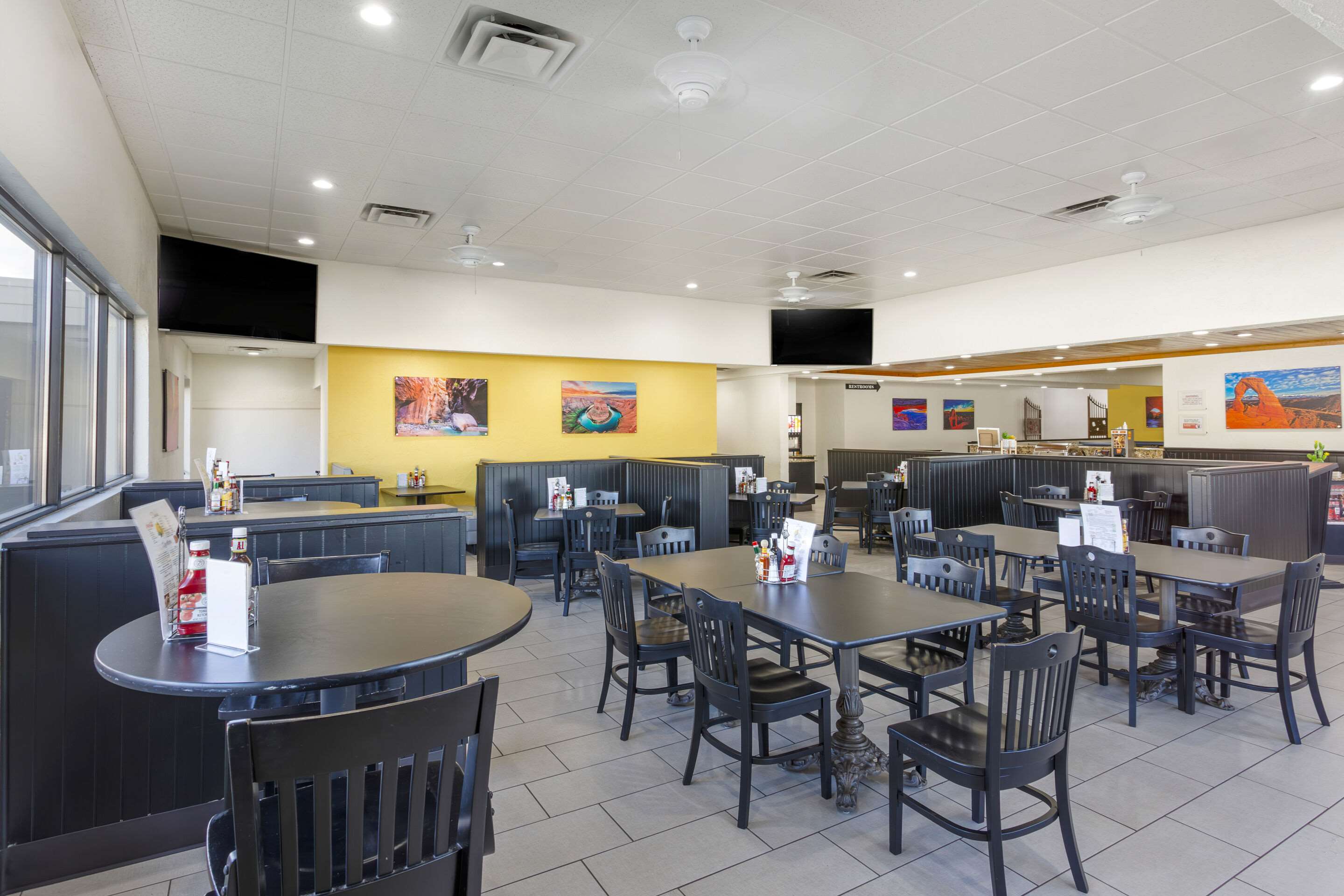 Breakfast area | Comfort Suites Ogden Conference Center