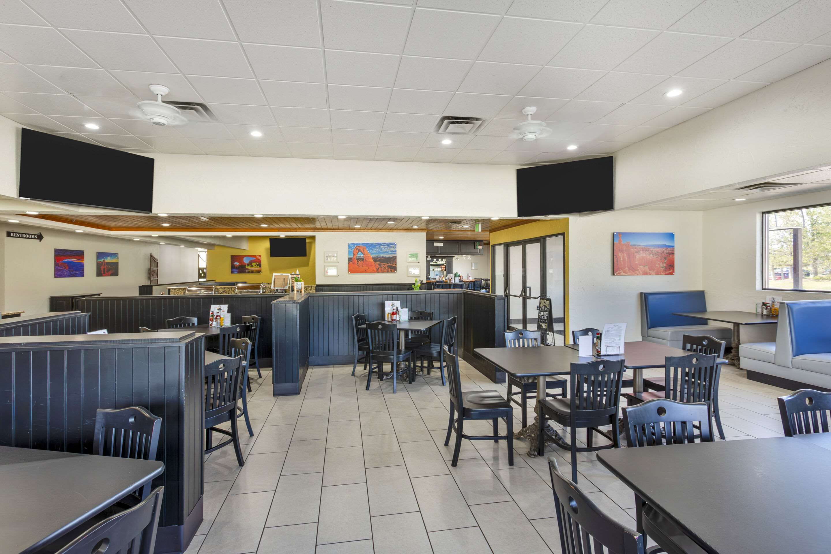 Breakfast area | Comfort Suites Ogden Conference Center