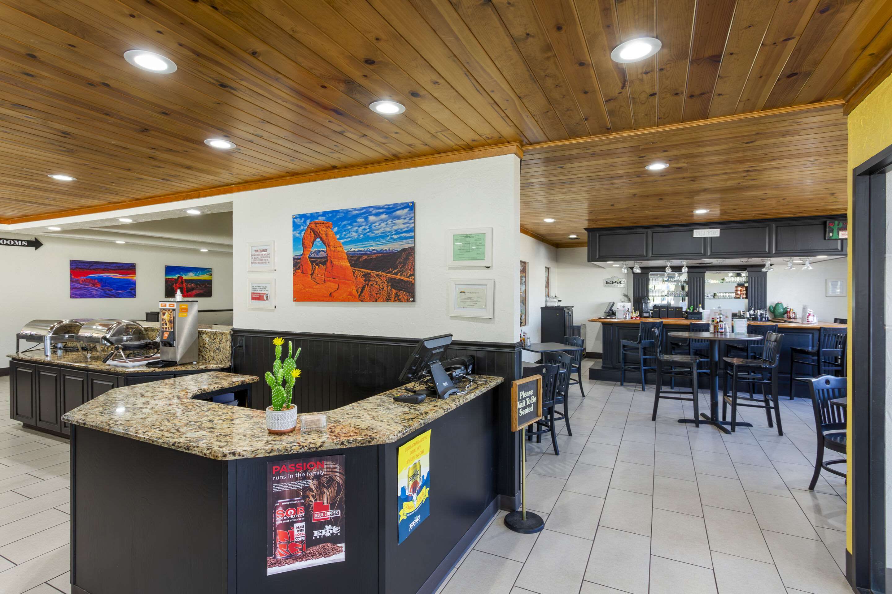 Breakfast area | Comfort Suites Ogden Conference Center