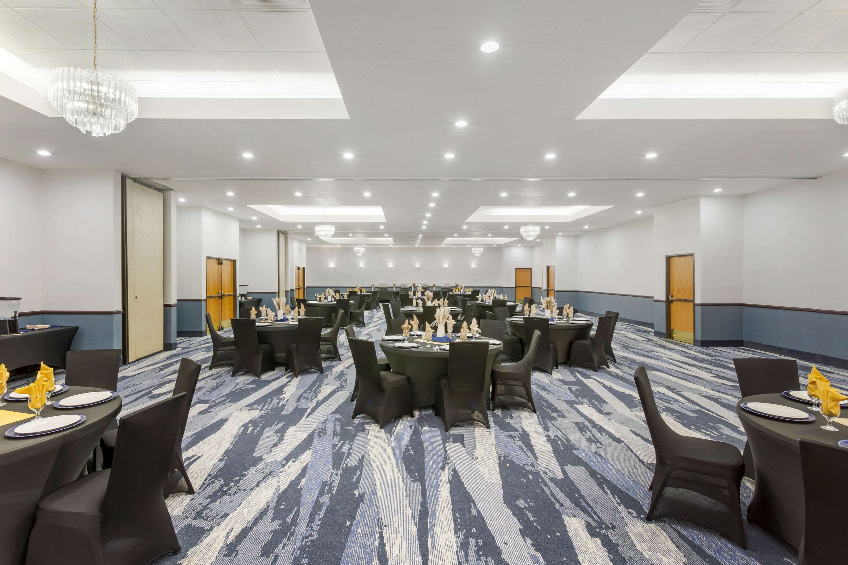Banquet room | Comfort Suites Ogden Conference Center