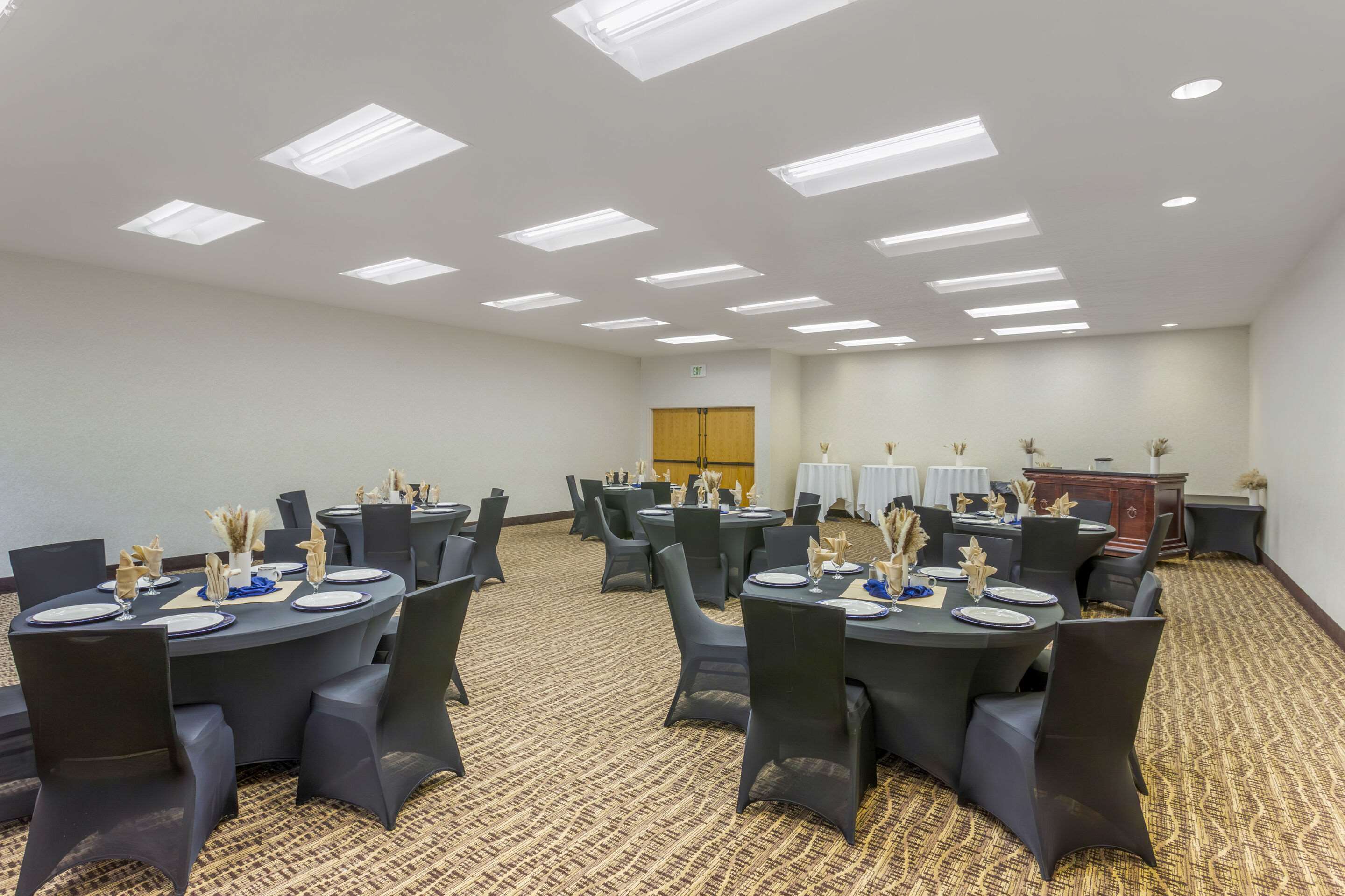 Banquet room | Comfort Suites Ogden Conference Center