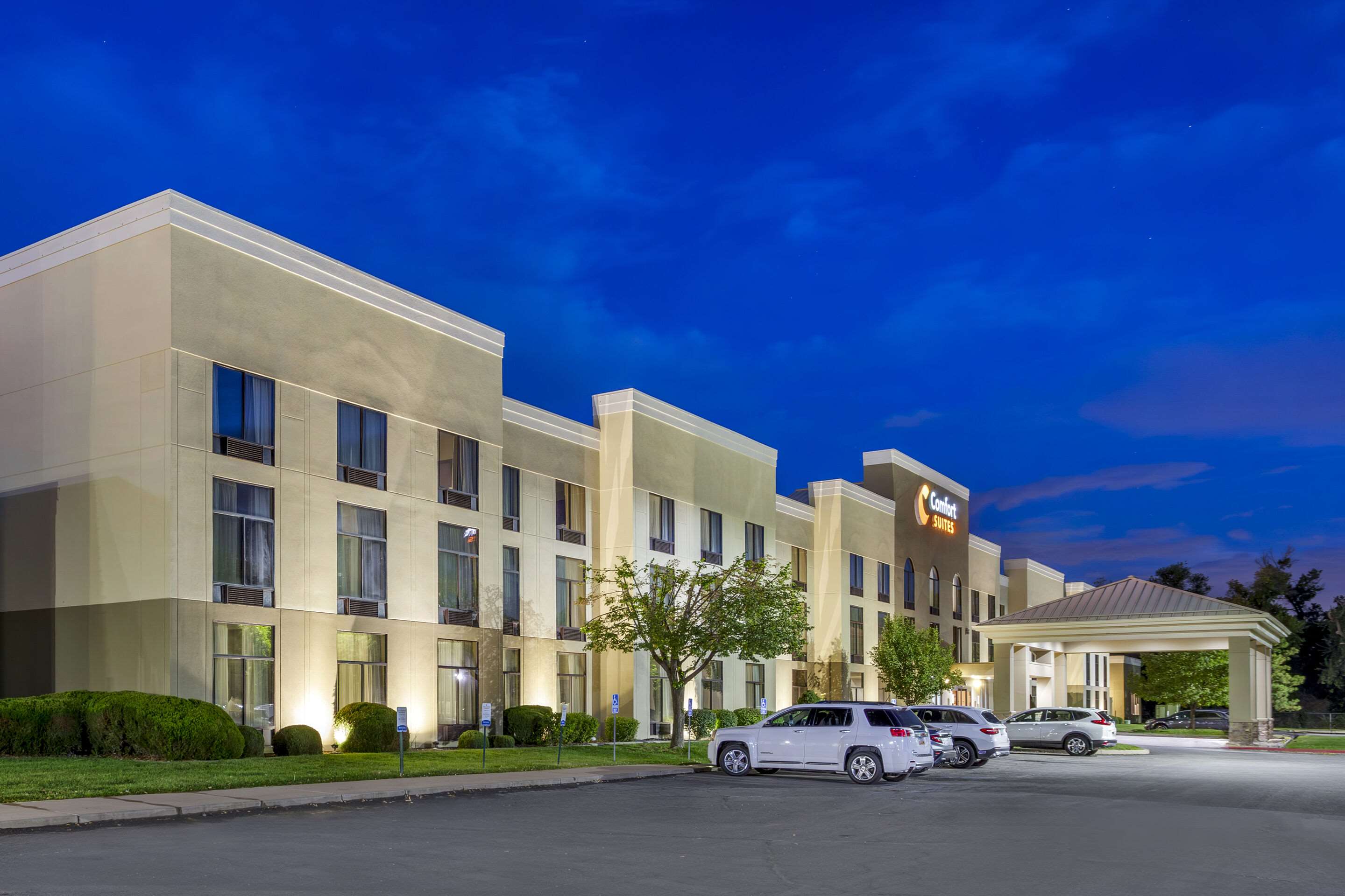 Hotel exterior | Comfort Suites Ogden Conference Center