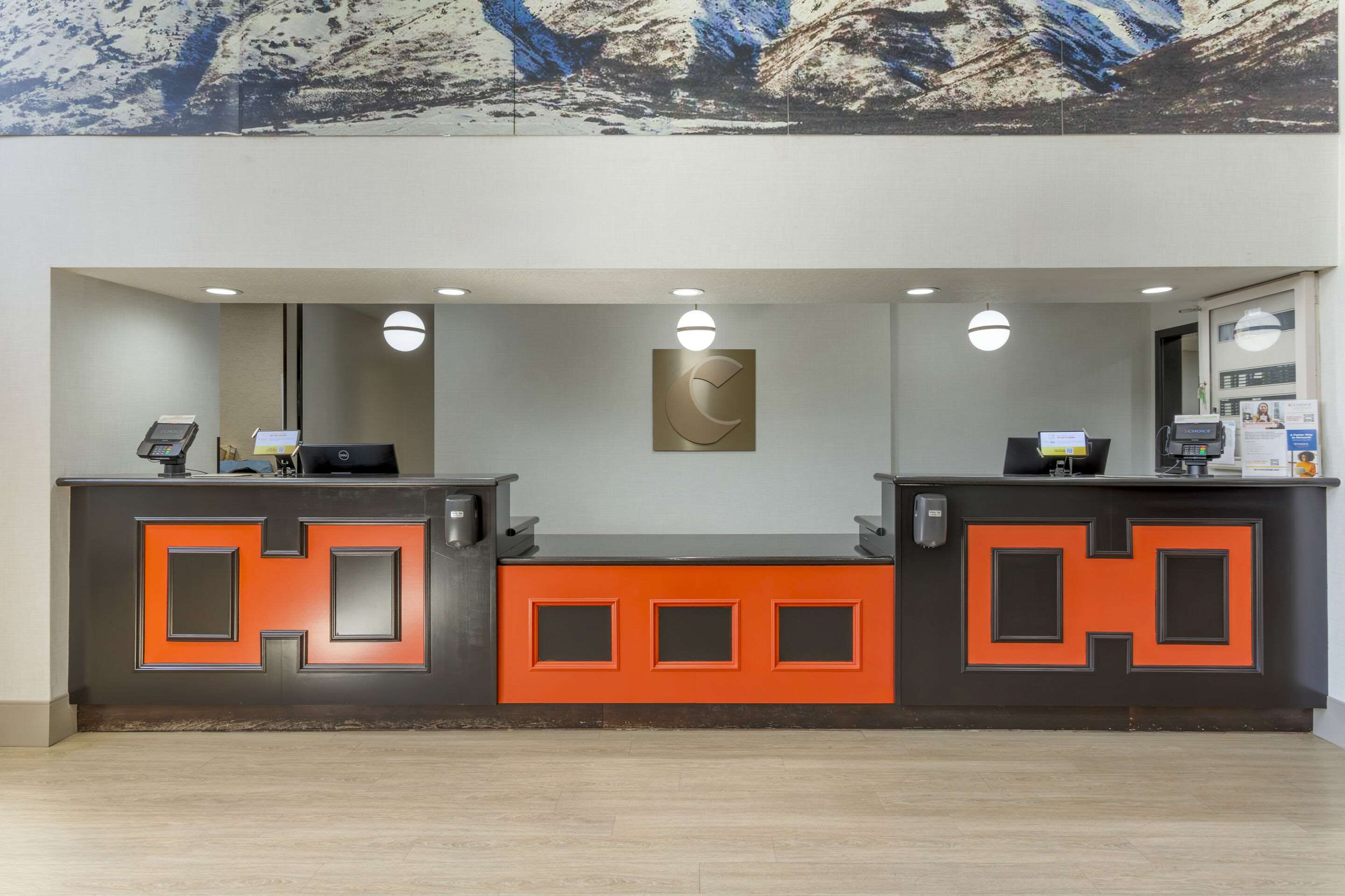 Front desk | Comfort Suites Ogden Conference Center